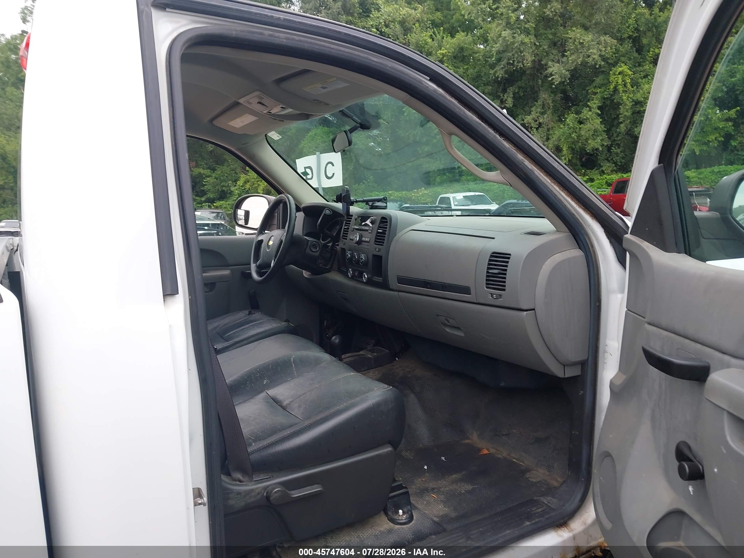 2011 Chevrolet Silverado 1500 Work Truck White vin: 1GCNKPE07BZ333733