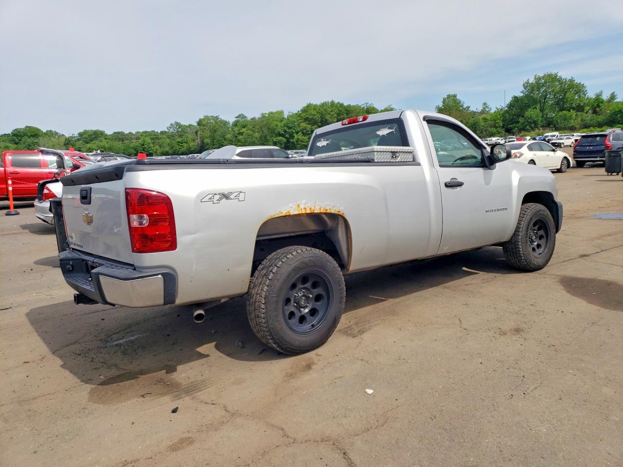 2011 Chevrolet Silverado K1500 Silver vin: 1GCNKPEA0BF157084