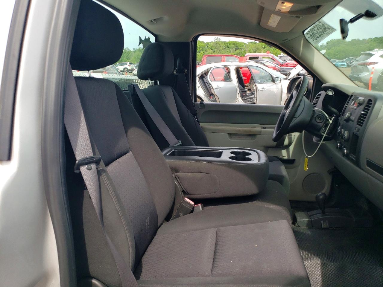 2011 Chevrolet Silverado K1500 Silver vin: 1GCNKPEA0BF157084