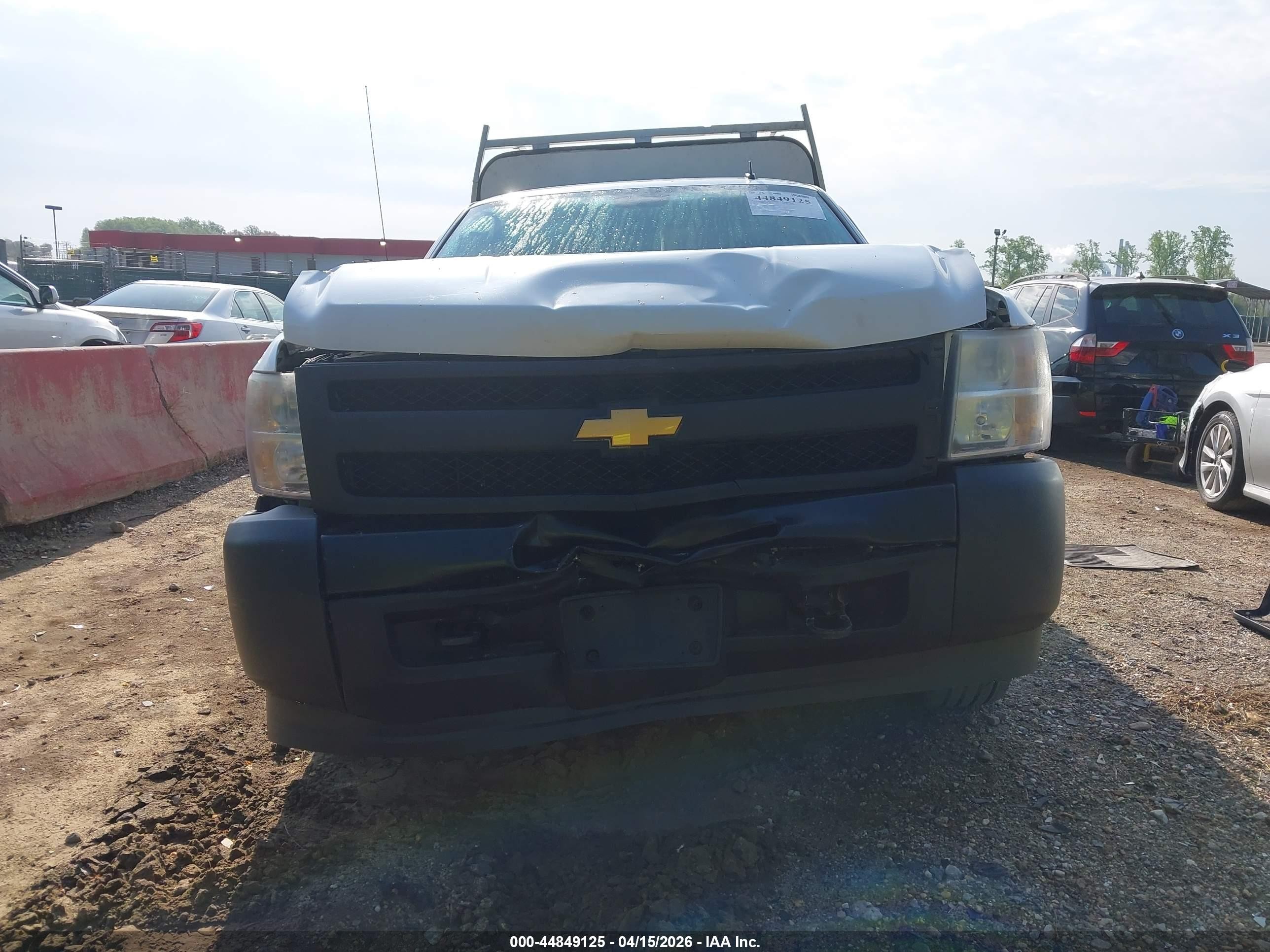 2011 Chevrolet Silverado 1500 Work Truck White vin: 1GCNKPEA1BZ257337