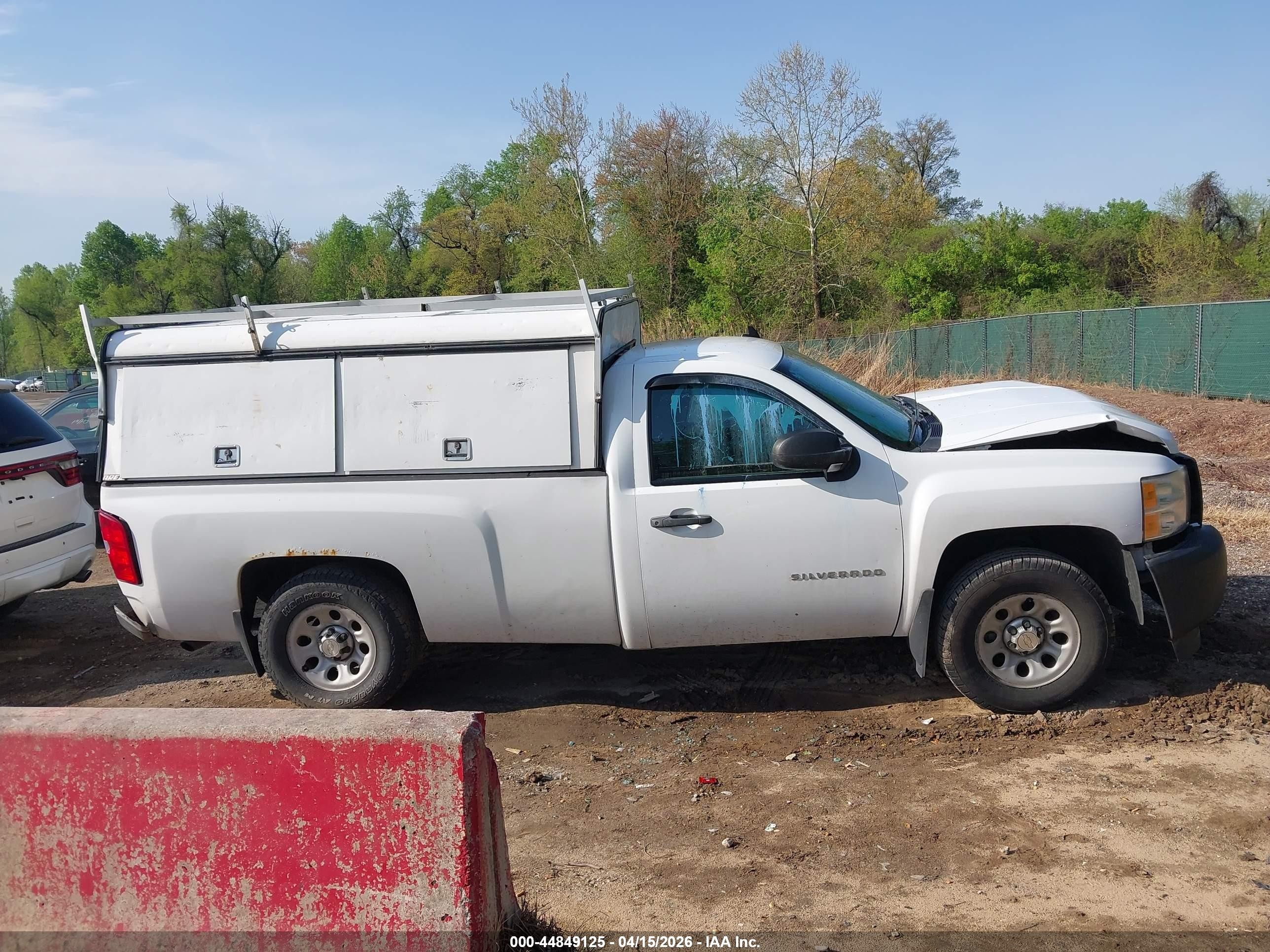 2011 Chevrolet Silverado 1500 Work Truck White vin: 1GCNKPEA1BZ257337