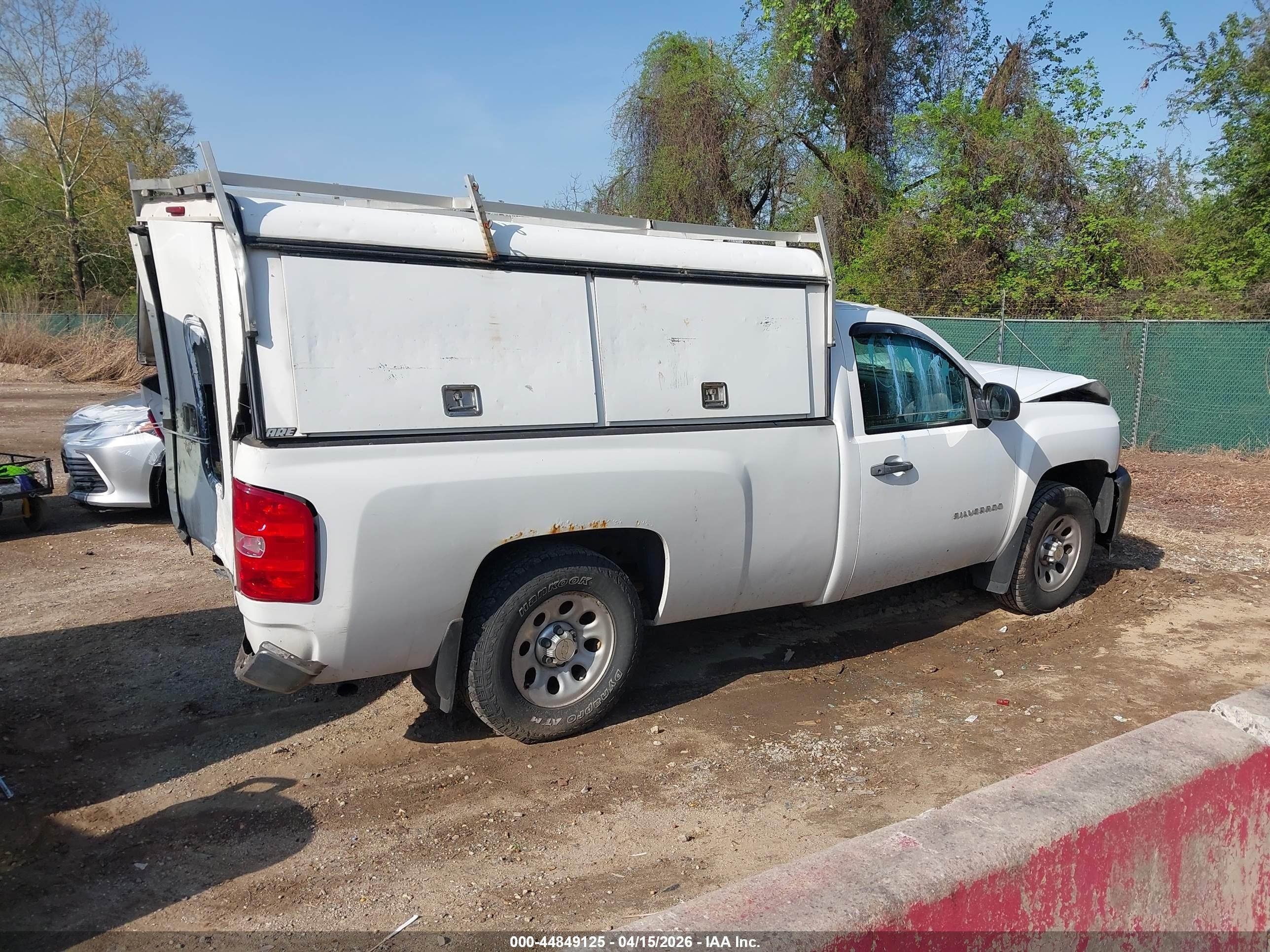 2011 Chevrolet Silverado 1500 Work Truck White vin: 1GCNKPEA1BZ257337