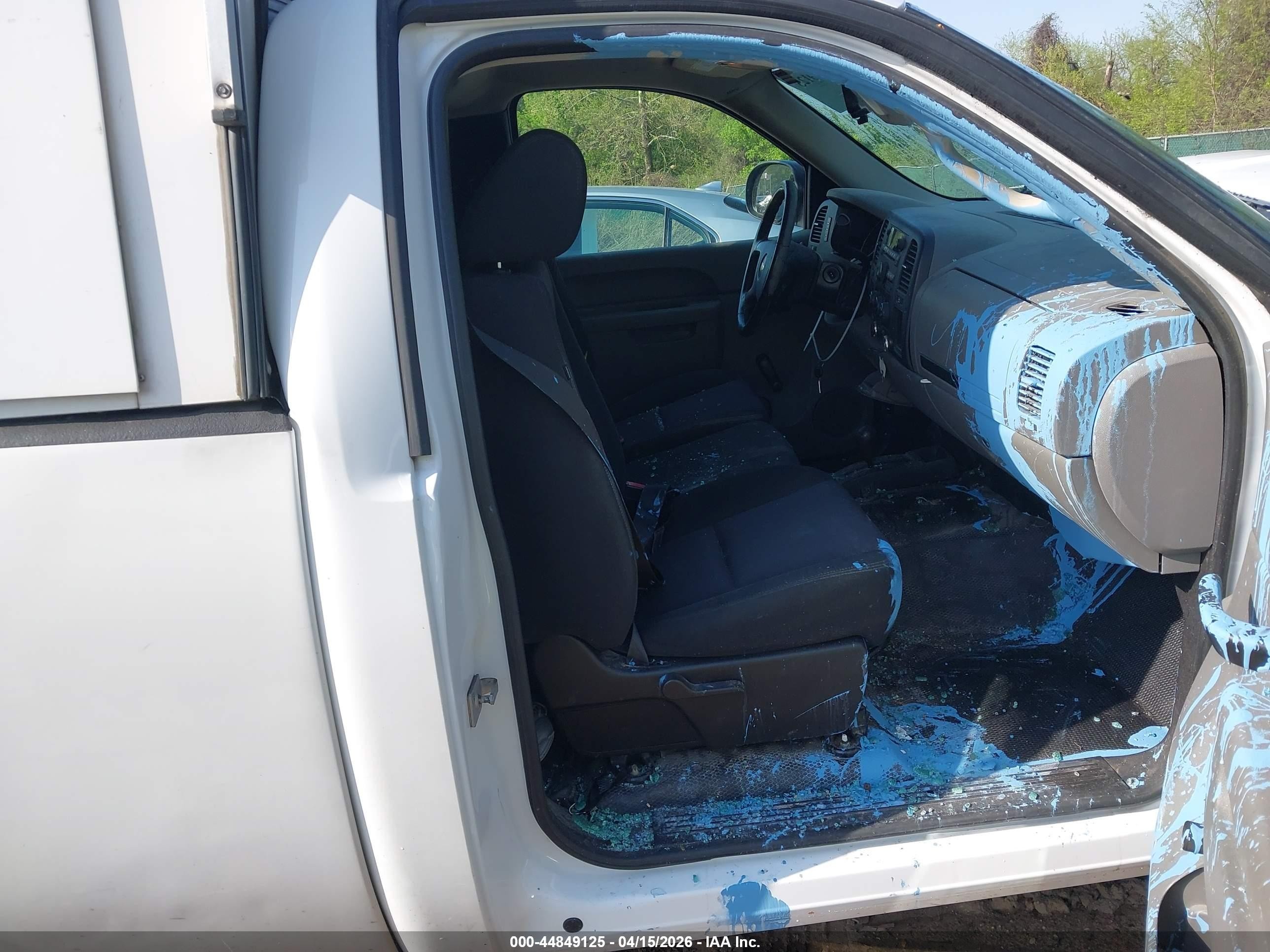 2011 Chevrolet Silverado 1500 Work Truck White vin: 1GCNKPEA1BZ257337