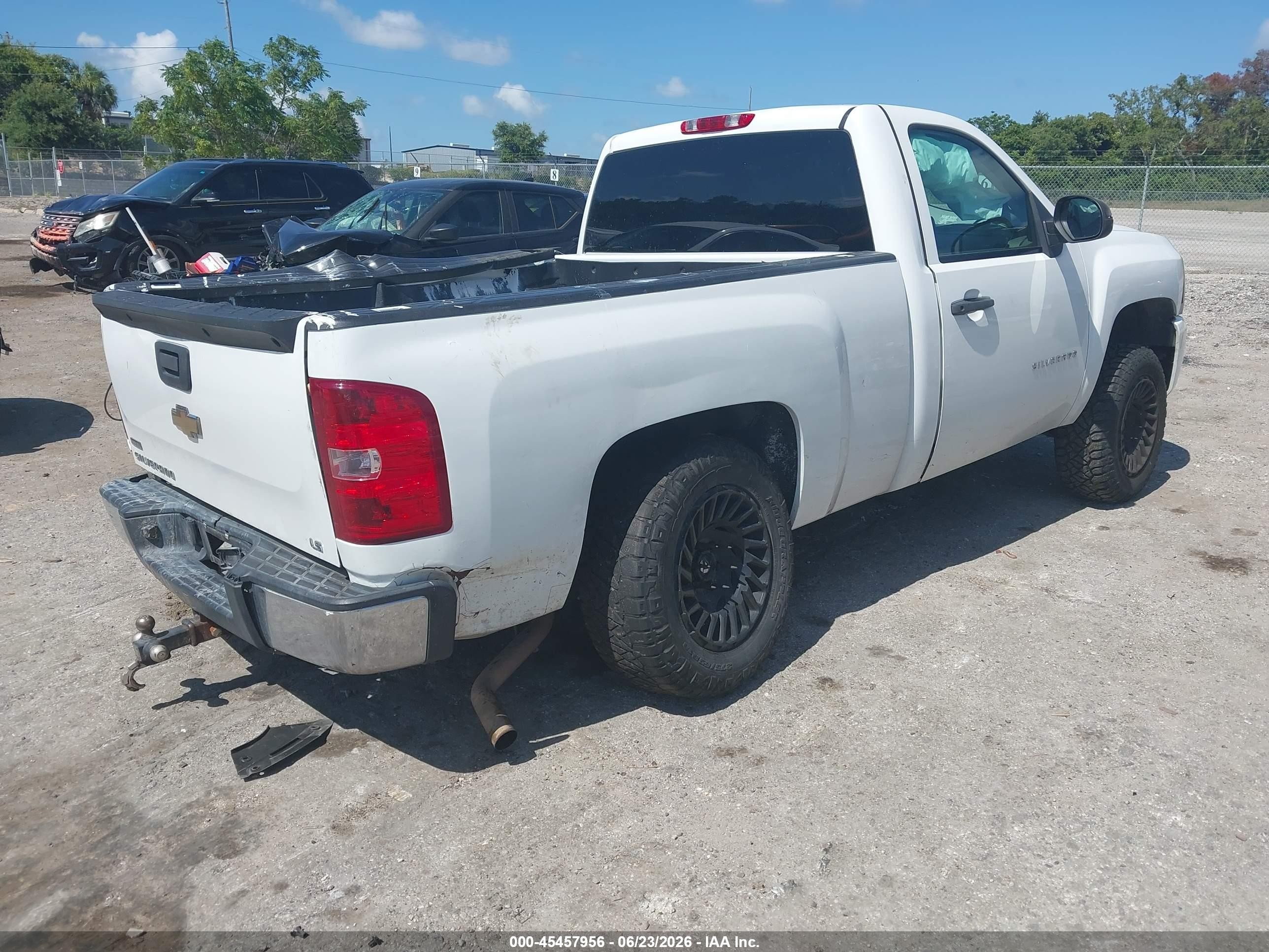 2011 Chevrolet Silverado 1500 Work Truck White vin: 1GCNKPEA4BZ147656