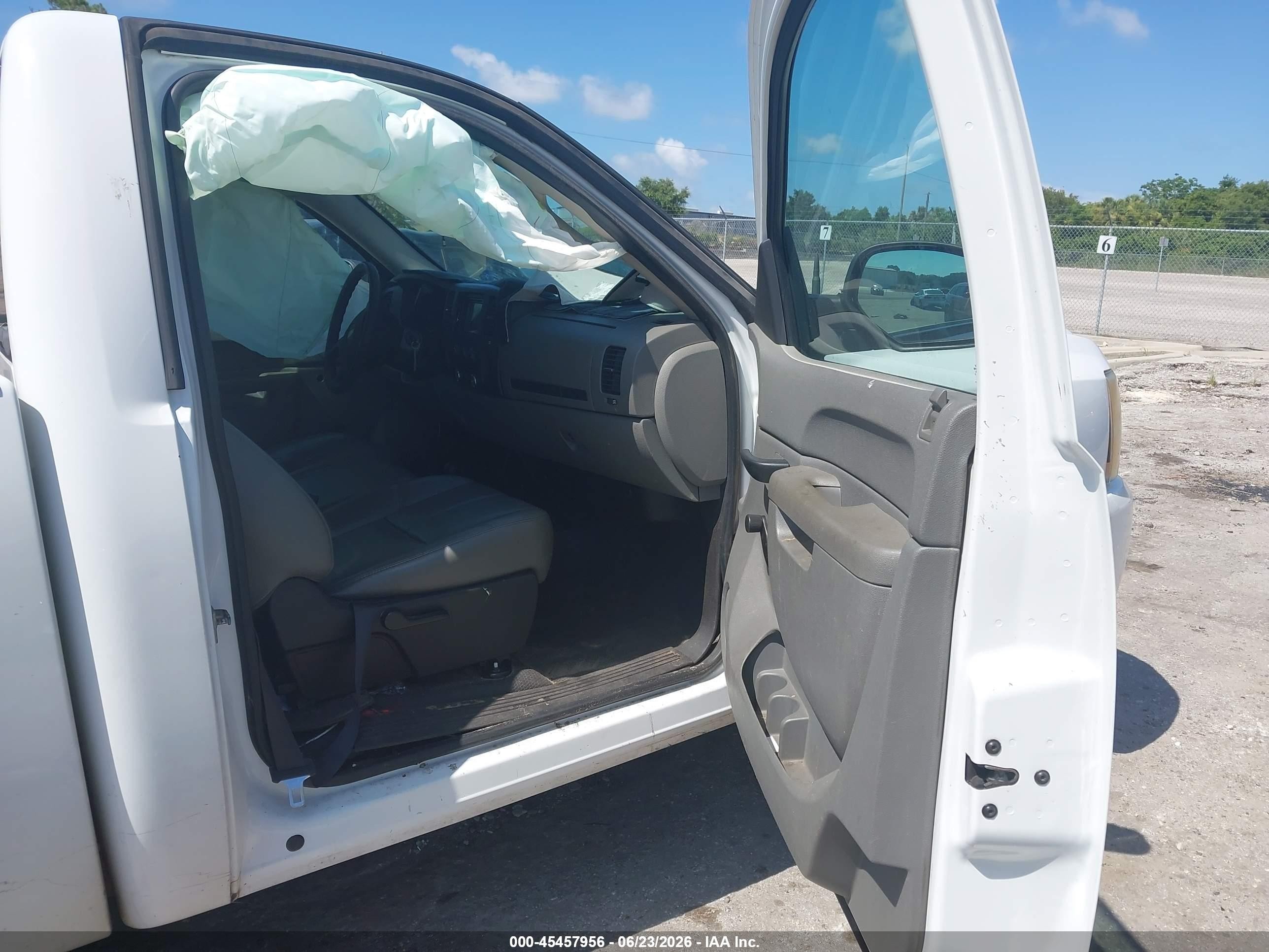 2011 Chevrolet Silverado 1500 Work Truck White vin: 1GCNKPEA4BZ147656