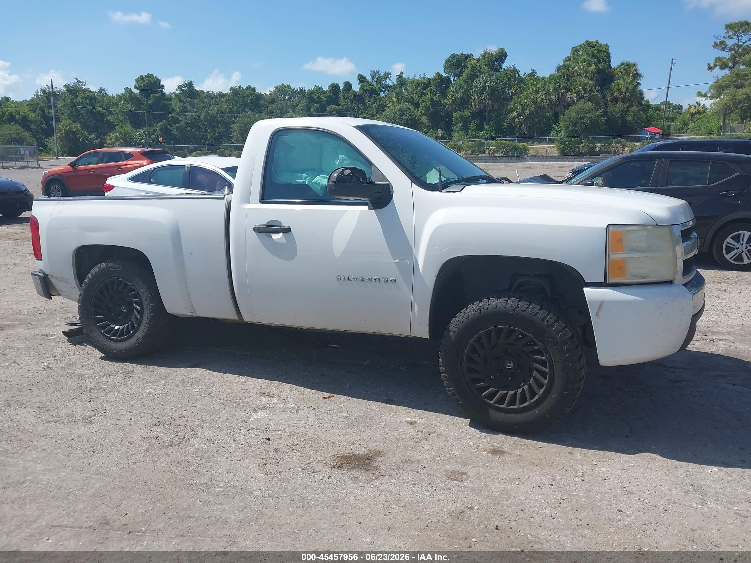 2011 Chevrolet Silverado 1500 Work Truck White vin: 1GCNKPEA4BZ147656