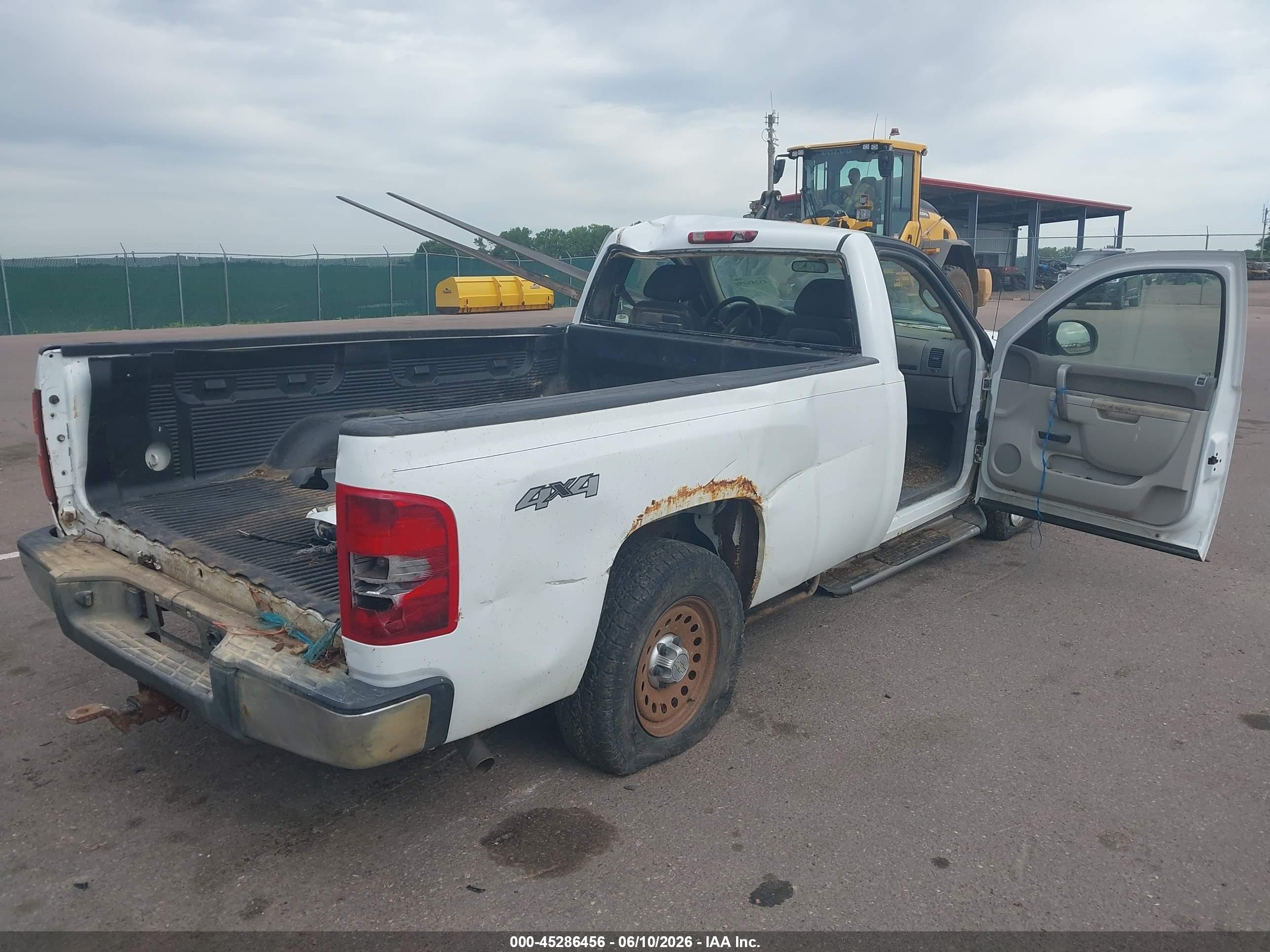 2011 Chevrolet Silverado 1500 Work Truck Белый vin: 1GCNKPEA5BF143519