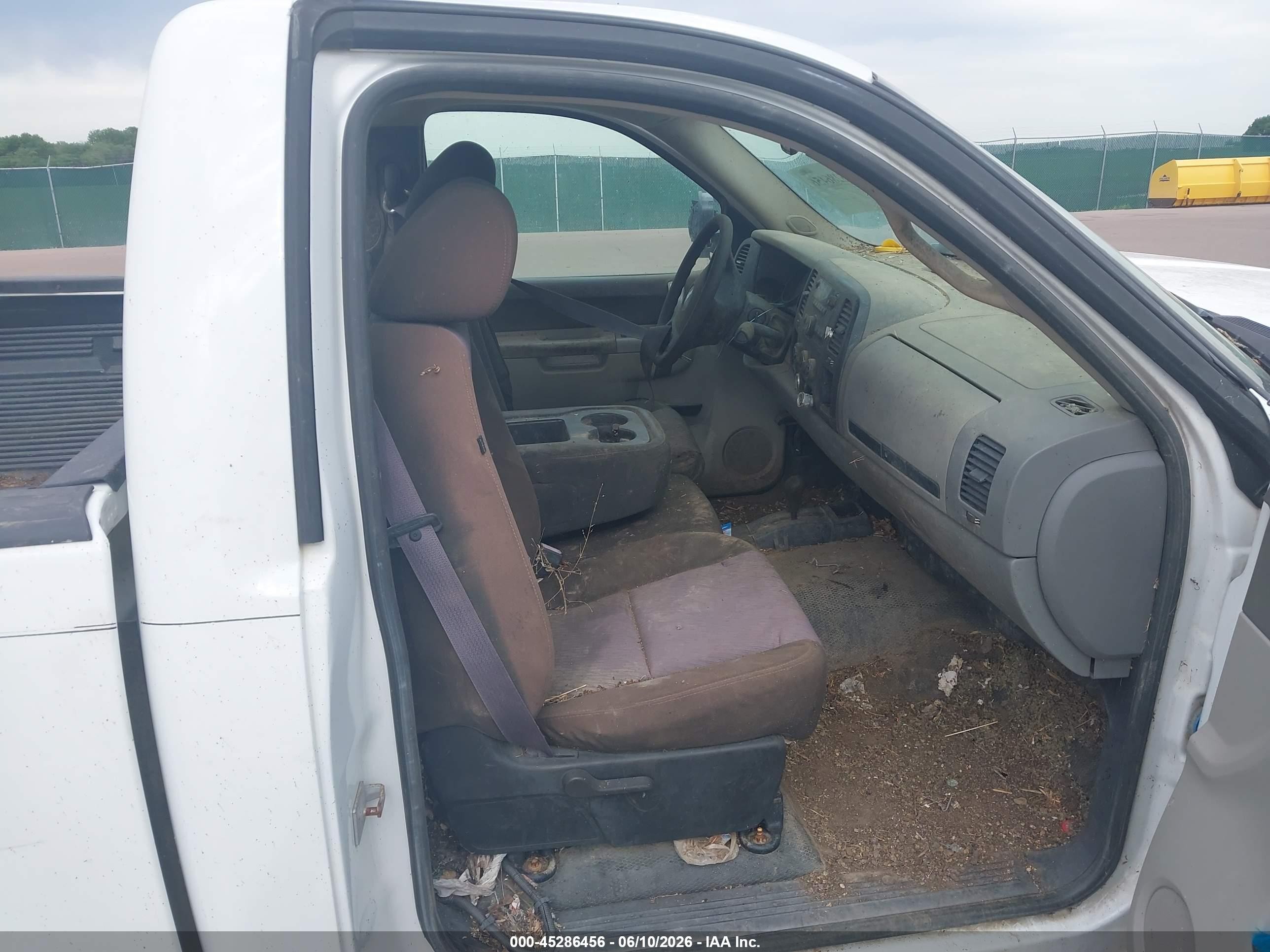 2011 Chevrolet Silverado 1500 Work Truck Белый vin: 1GCNKPEA5BF143519
