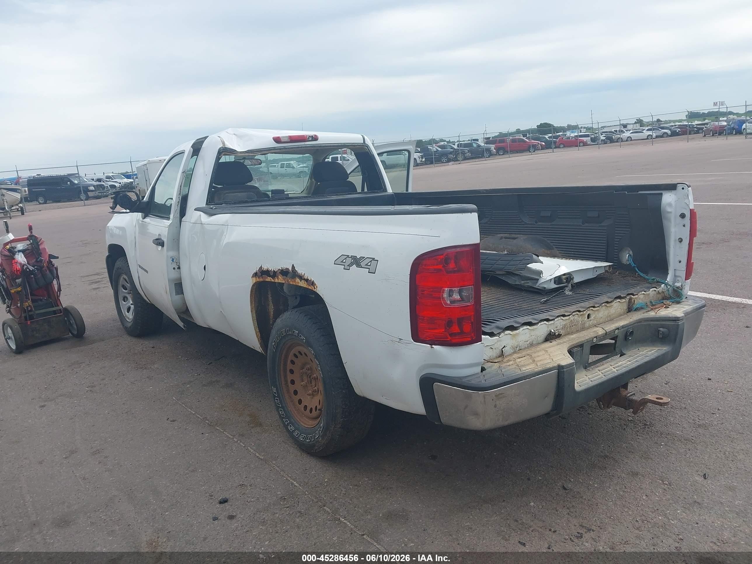 2011 Chevrolet Silverado 1500 Work Truck Белый vin: 1GCNKPEA5BF143519