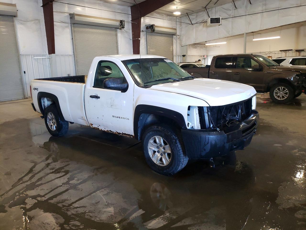 2011 Chevrolet Silverado K1500 White vin: 1GCNKPEA6BZ133225