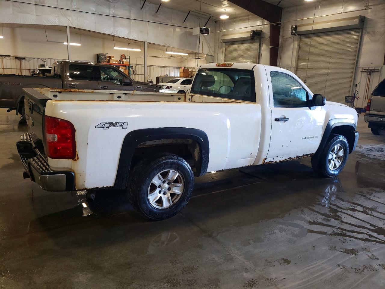 2011 Chevrolet Silverado K1500 White vin: 1GCNKPEA6BZ133225