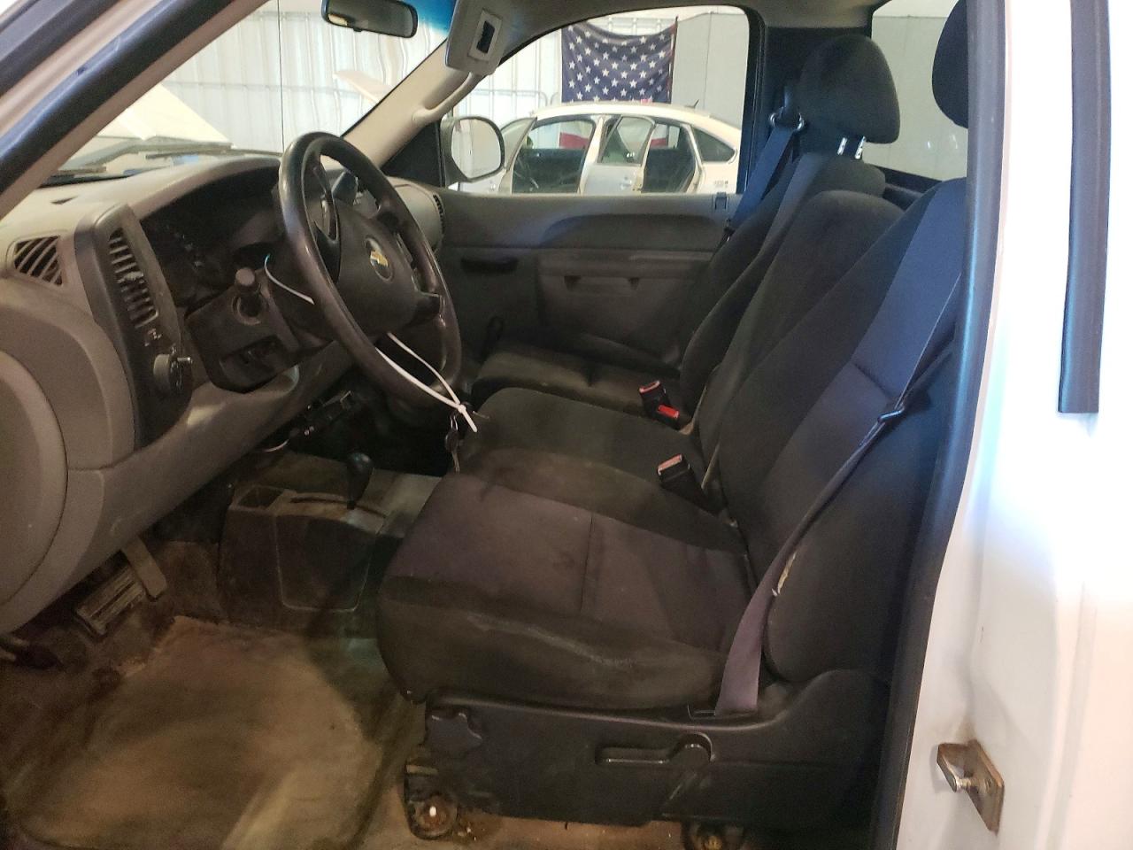 2011 Chevrolet Silverado K1500 White vin: 1GCNKPEA6BZ133225