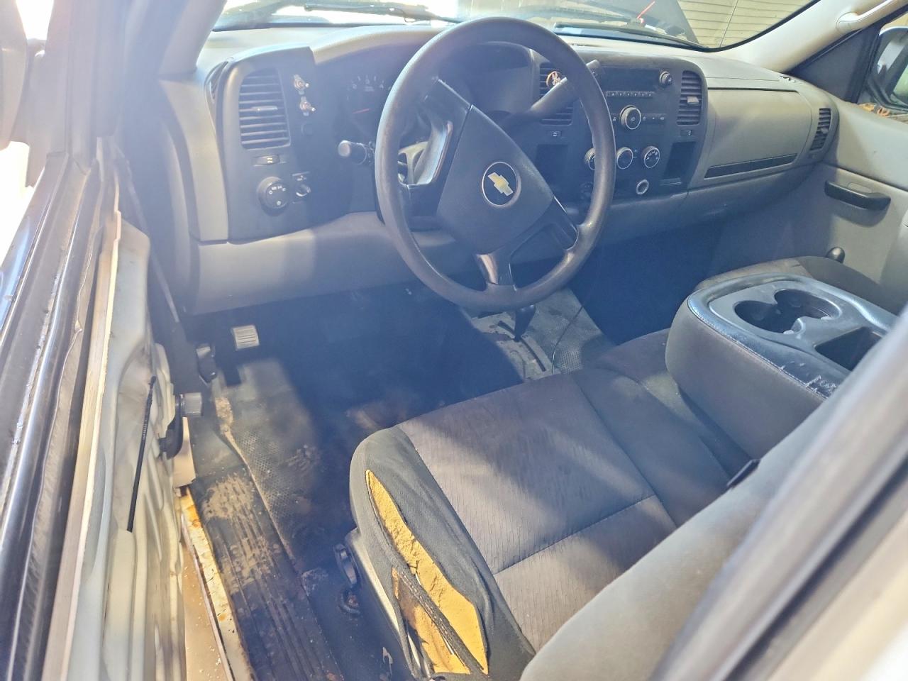 2011 Chevrolet Silverado K1500 White vin: 1GCNKPEA8BZ260929
