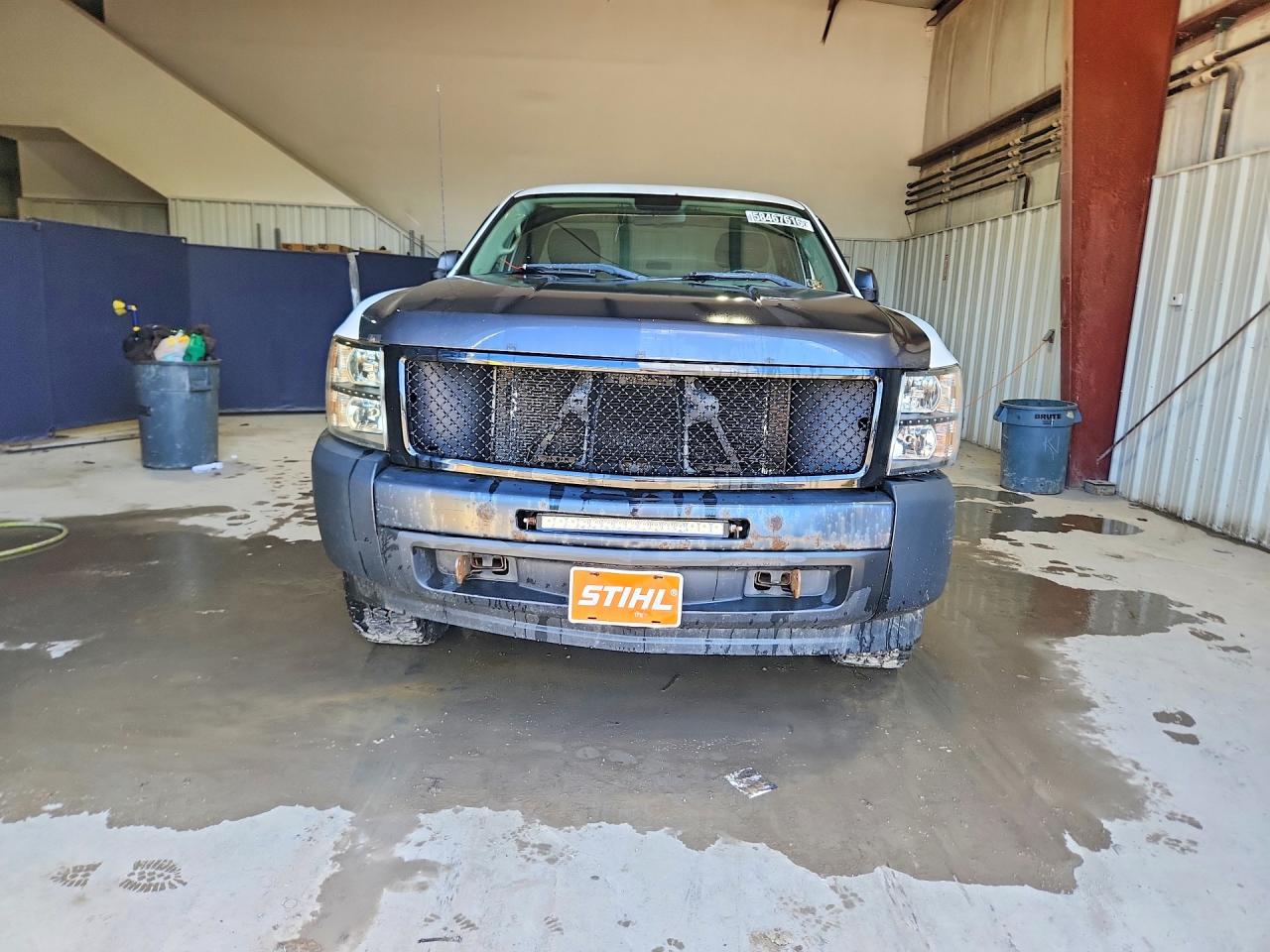 2011 Chevrolet Silverado K1500 White vin: 1GCNKPEA8BZ260929