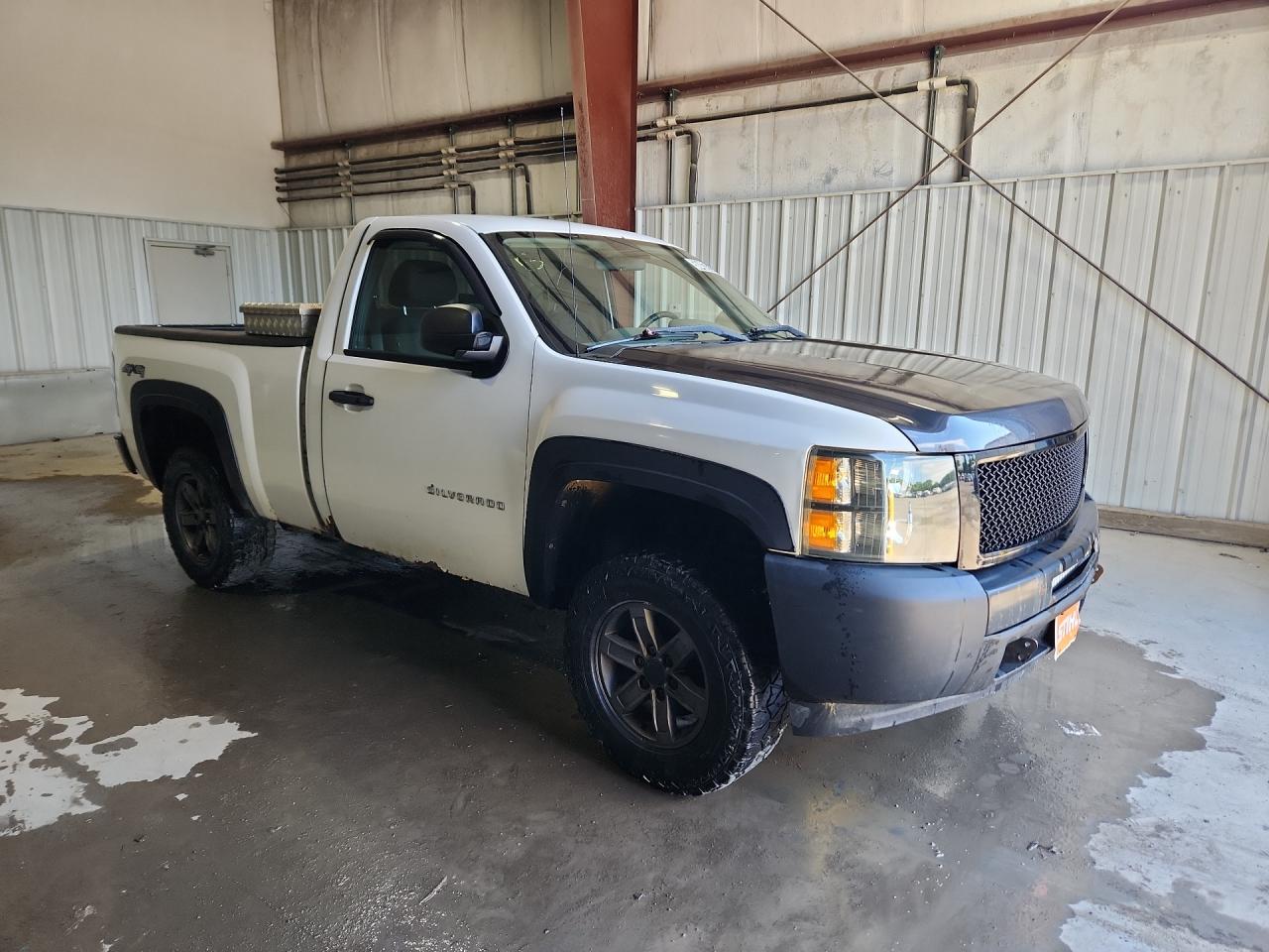 2011 Chevrolet Silverado K1500 White vin: 1GCNKPEA8BZ260929 Damage: Right Rocker Panel, Rust, > 12 Inches