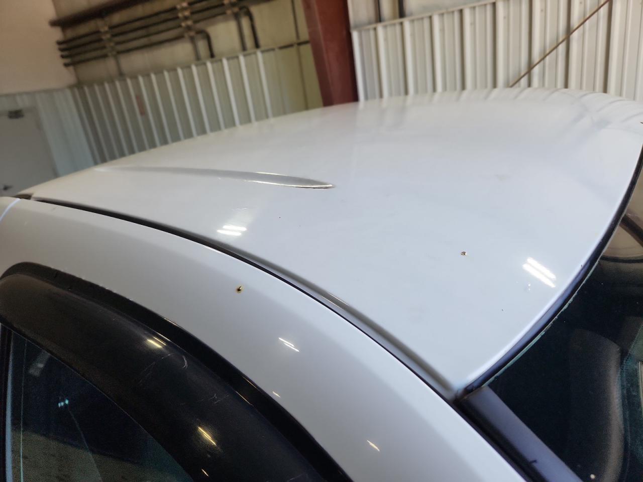 2011 Chevrolet Silverado K1500 White vin: 1GCNKPEA8BZ260929 Damage: Roof, Chipped, 4