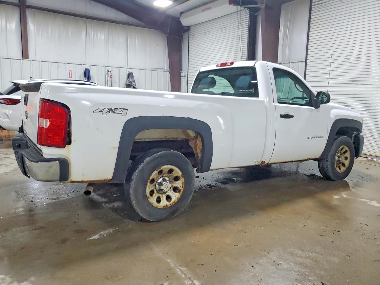 2011 Chevrolet Silverado K1500 White vin: 1GCNKPEX1BZ180117