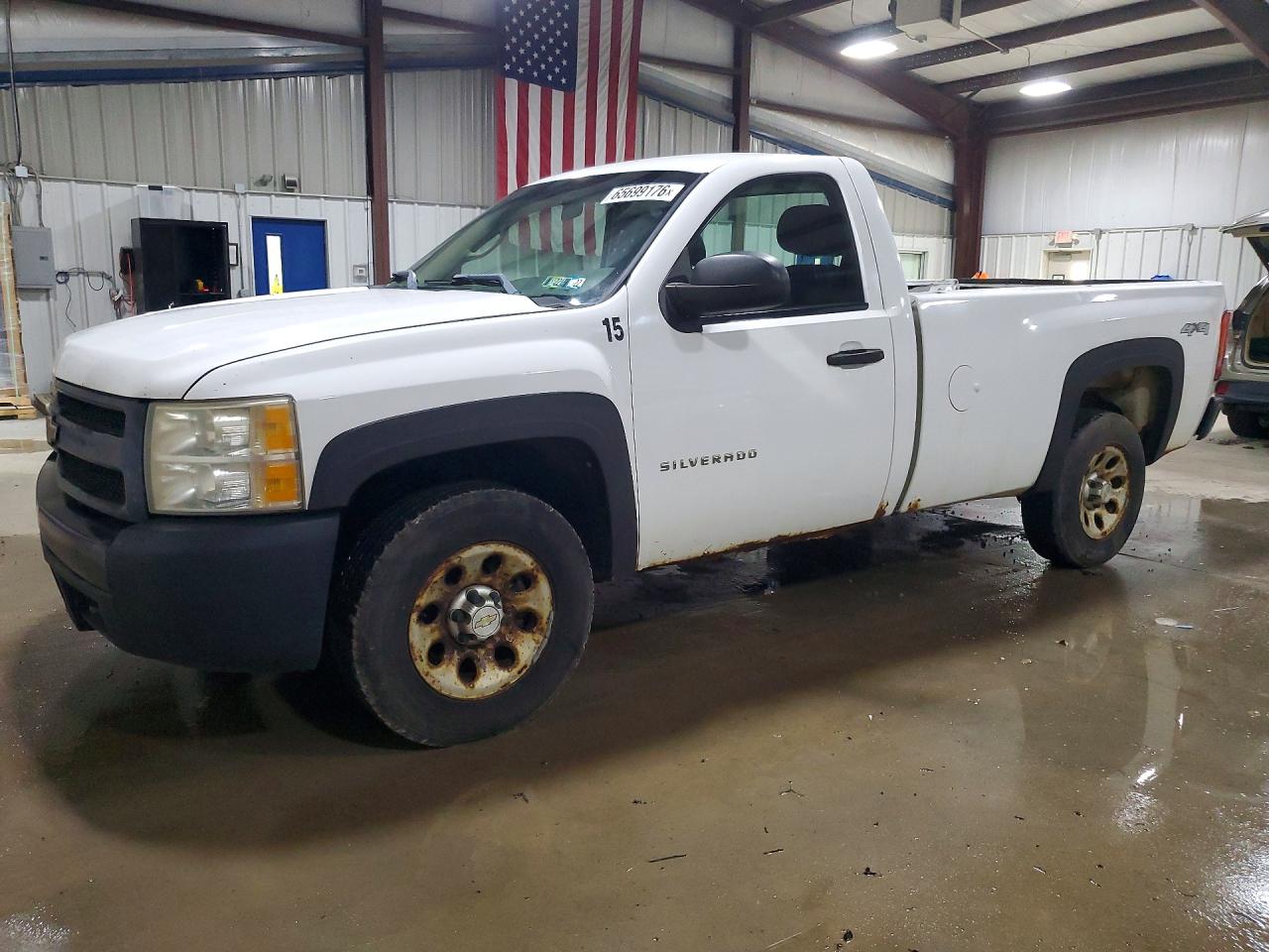 2011 Chevrolet Silverado K1500 White vin: 1GCNKPEX1BZ180117