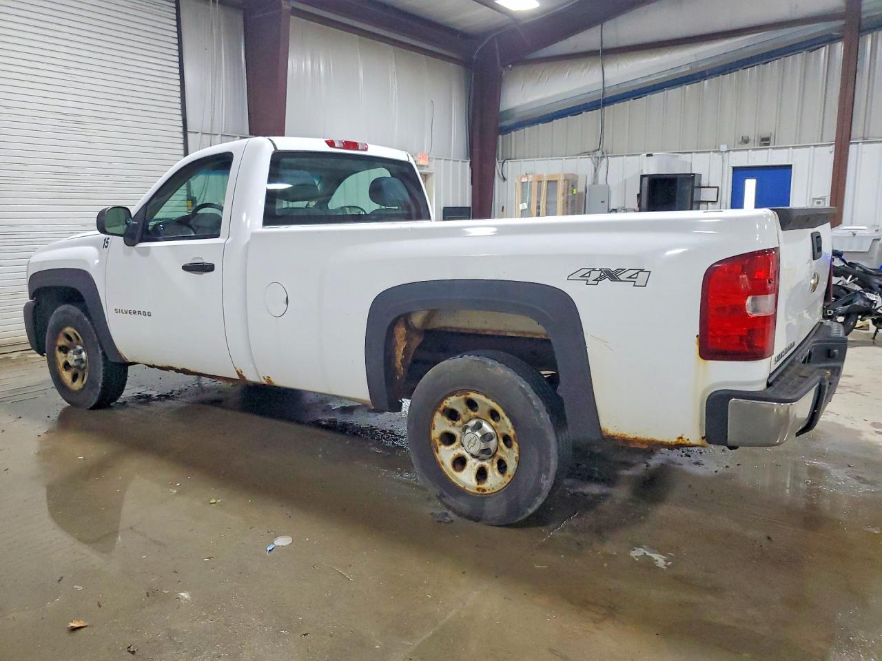 2011 Chevrolet Silverado K1500 White vin: 1GCNKPEX1BZ180117