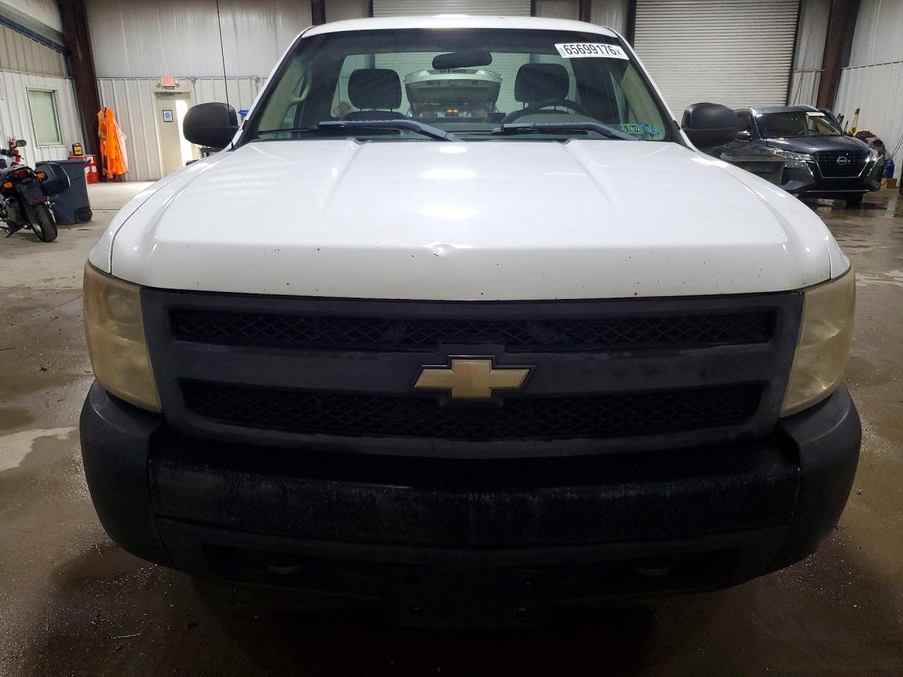 2011 Chevrolet Silverado K1500 White vin: 1GCNKPEX1BZ180117