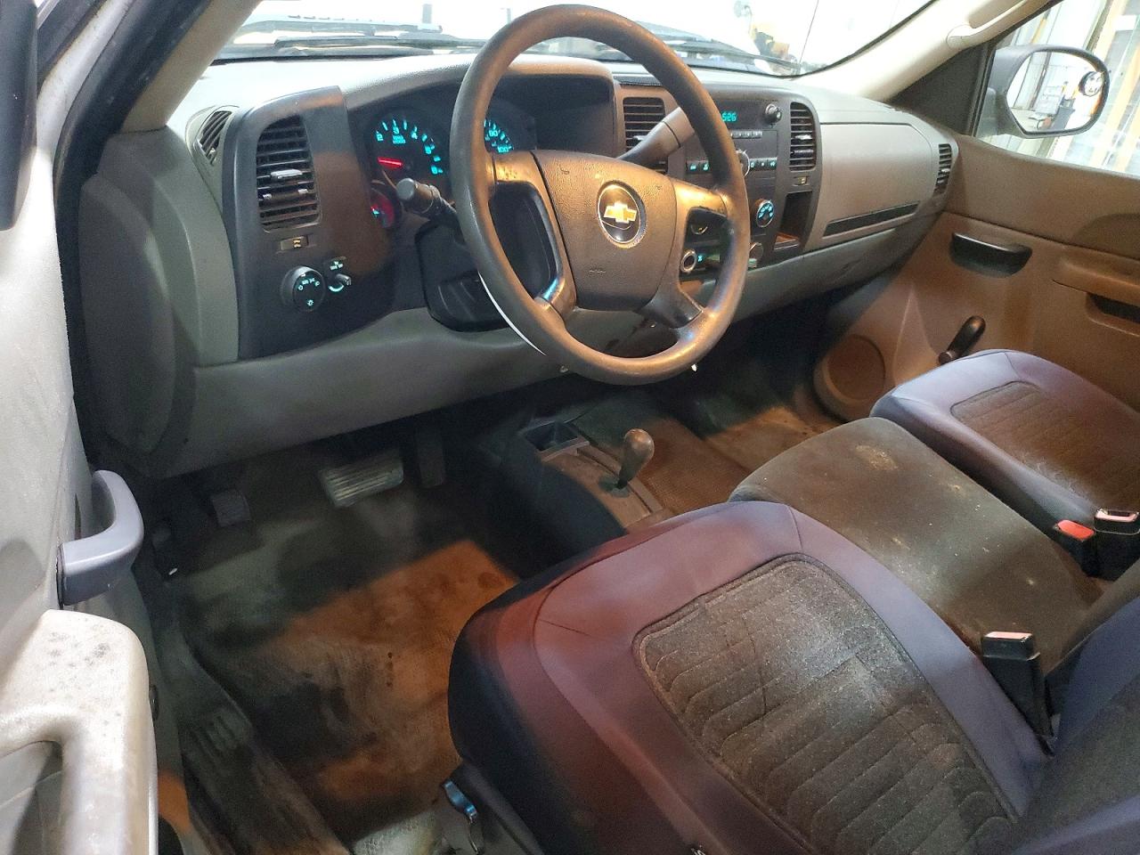 2011 Chevrolet Silverado K1500 White vin: 1GCNKPEX1BZ180117