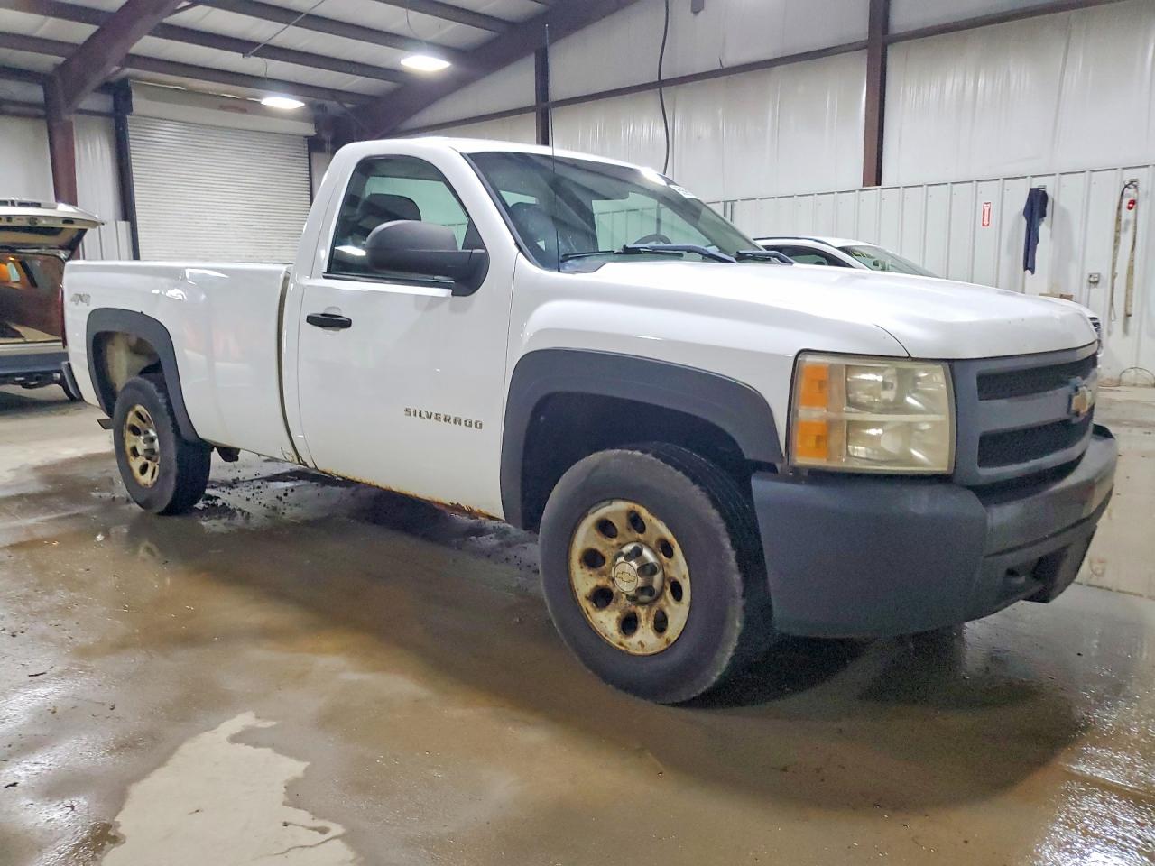 2011 Chevrolet Silverado K1500 White vin: 1GCNKPEX1BZ180117