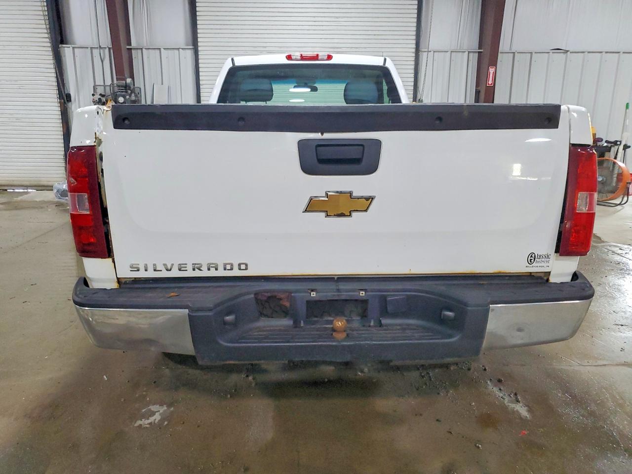 2011 Chevrolet Silverado K1500 White vin: 1GCNKPEX1BZ180117