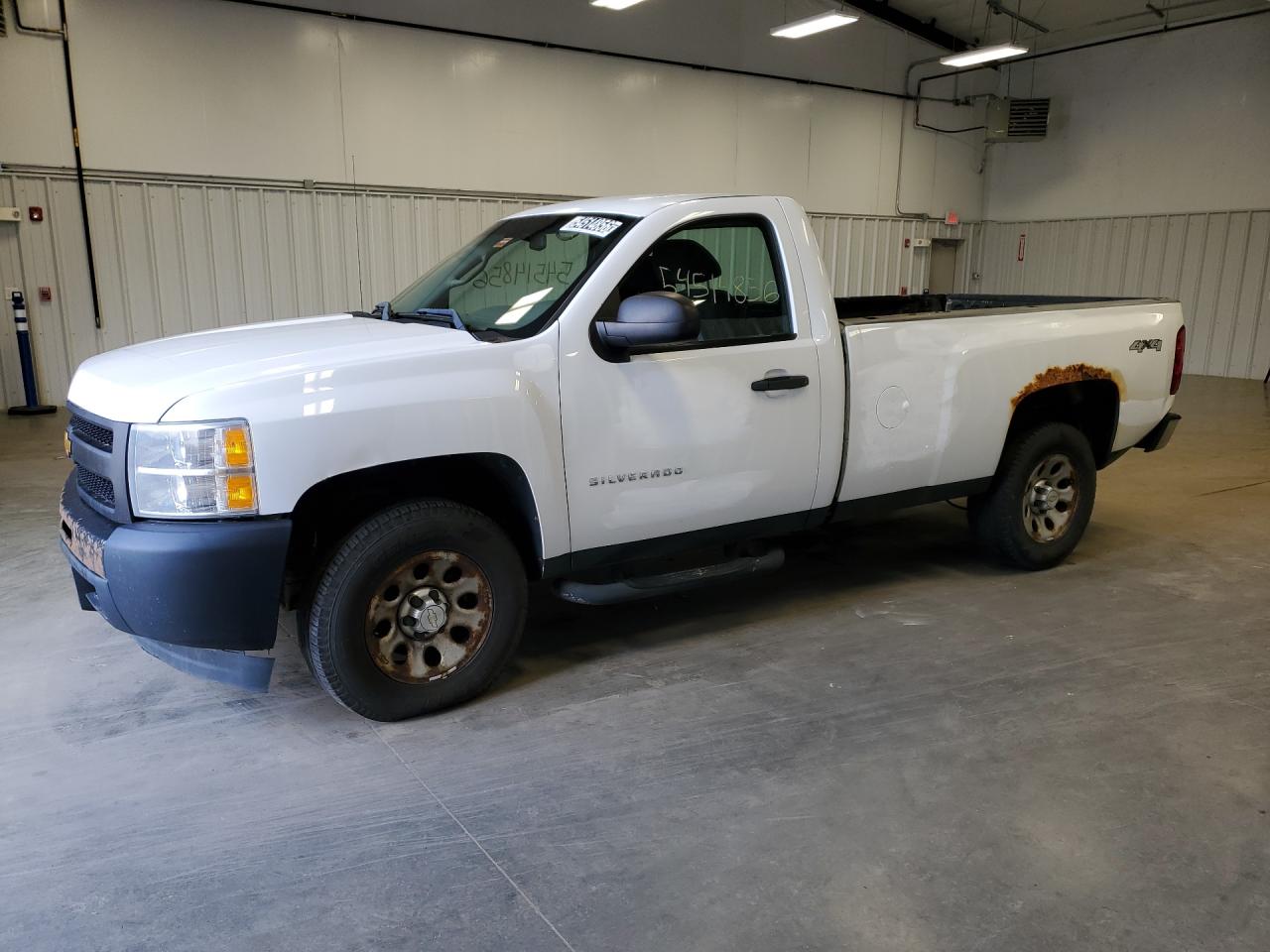 2013 Chevrolet Silverado K1500 White vin: 1GCNKPEX8DZ148817 Damage: Left Front Fender, Dent(S) W/No Paint Dmg, 3 To 4 Inches