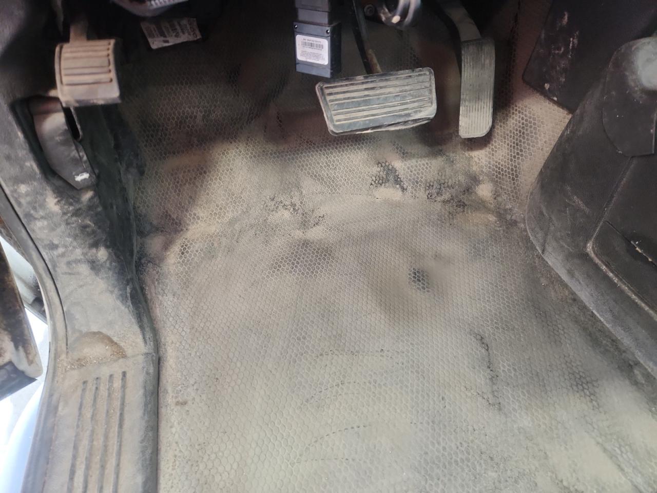 2013 Chevrolet Silverado K1500 White vin: 1GCNKPEX8DZ148817 Damage: Left Front Carpet, Stained, Permanent