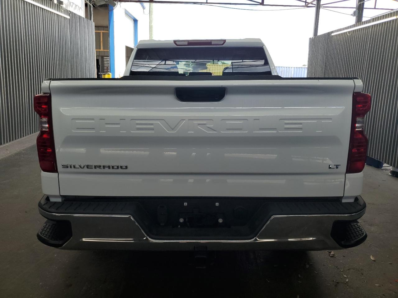 2025 Chevrolet Silverado C1500 Lt   White vin: 1GCPACED6SZ110039 Damage: Rear Metal Bumper Chrome, Dent(s) W/No Paint Dmg, 1 to 2 inches