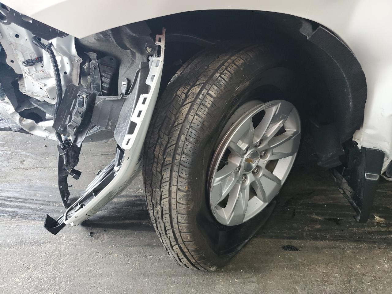 2025 Chevrolet Silverado C1500 Lt   White vin: 1GCPACED6SZ110039 Damage: Left Front Wheel, Curb Rash, > 12 inches
