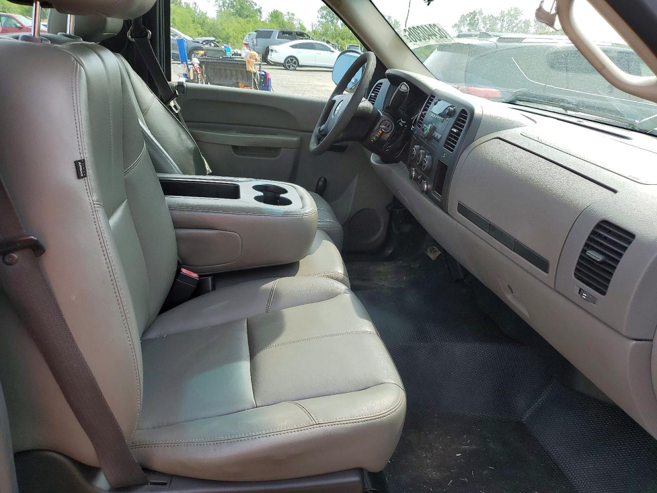 2010 Chevrolet Silverado C1500 White vin: 1GCPCPEA2AZ213058