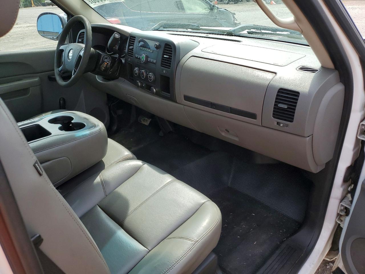 2010 Chevrolet Silverado C1500 White vin: 1GCPCPEA2AZ213058