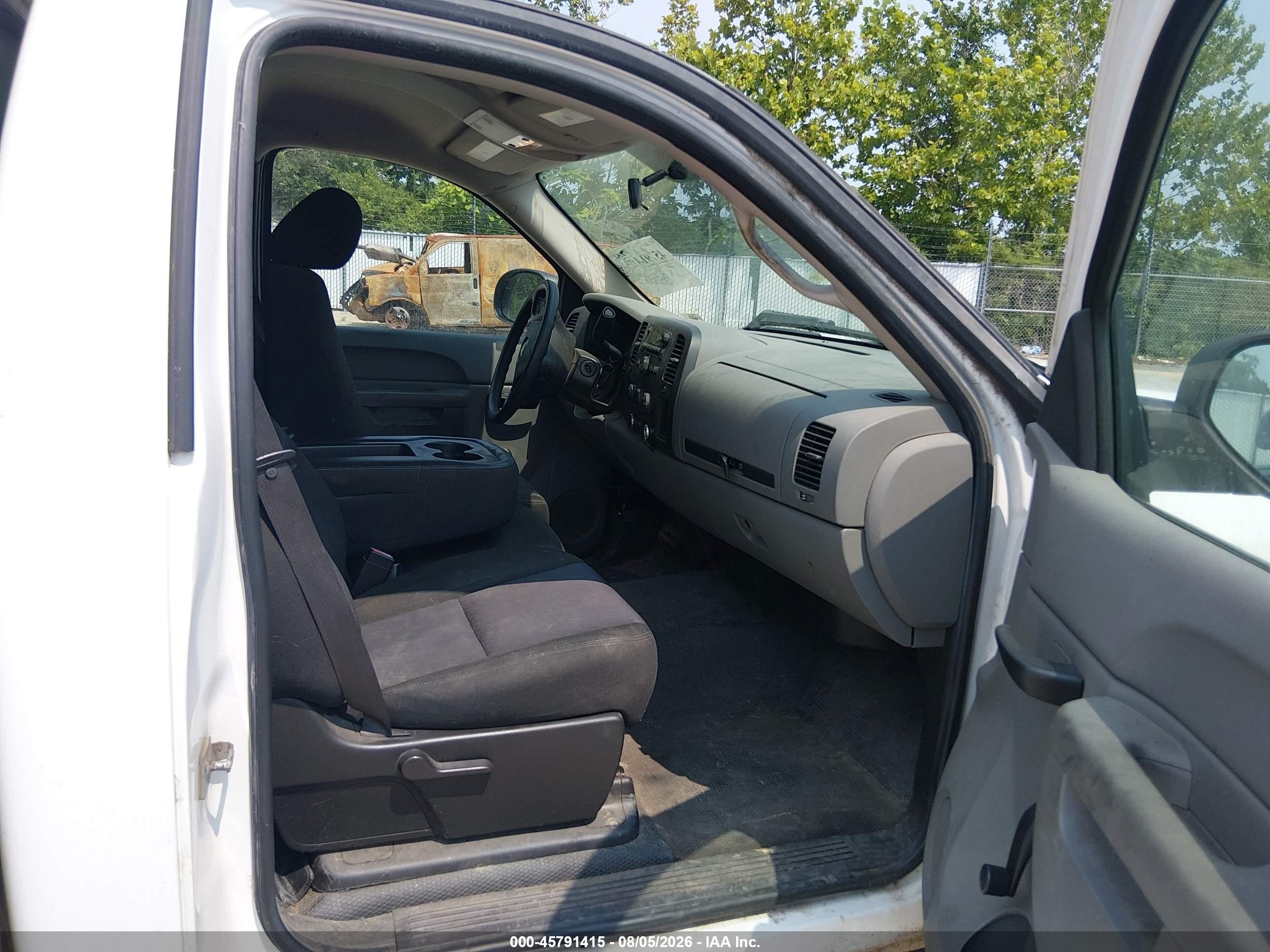 2010 Chevrolet Silverado 1500 Work Truck White vin: 1GCPCPEX4AZ259477