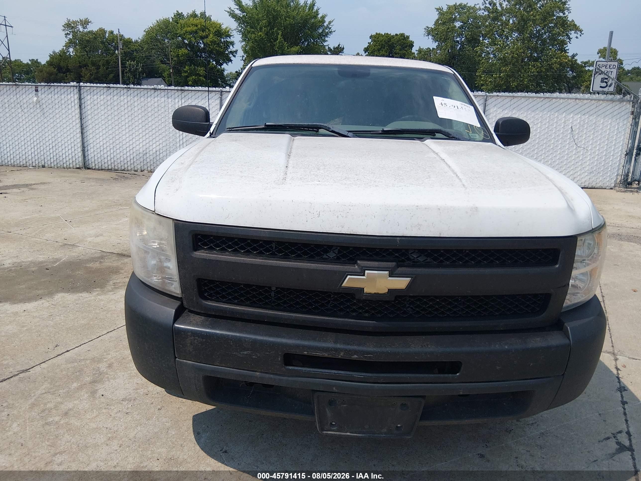 2010 Chevrolet Silverado 1500 Work Truck White vin: 1GCPCPEX4AZ259477