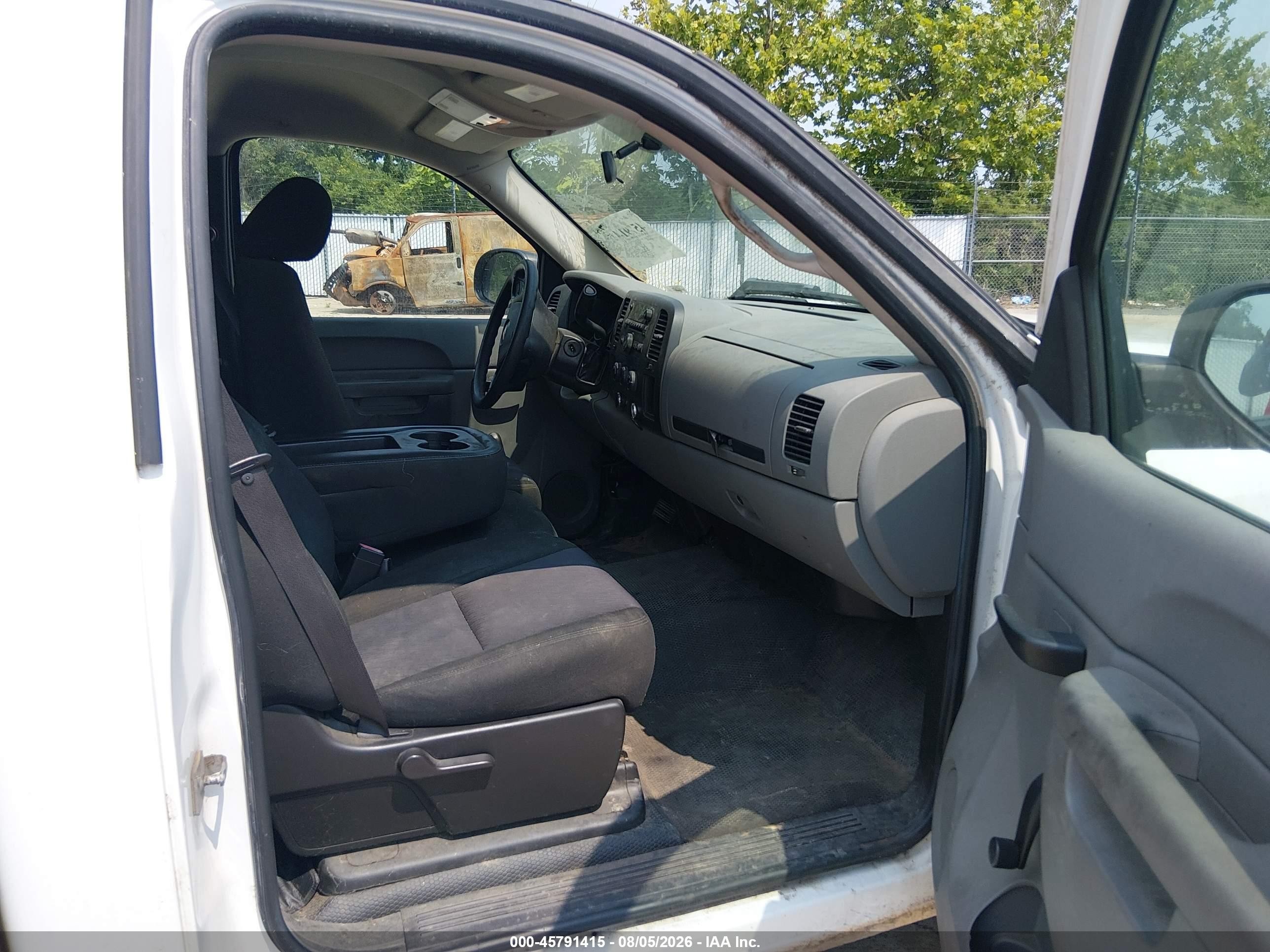 2010 Chevrolet Silverado 1500 Work Truck White vin: 1GCPCPEX4AZ259477