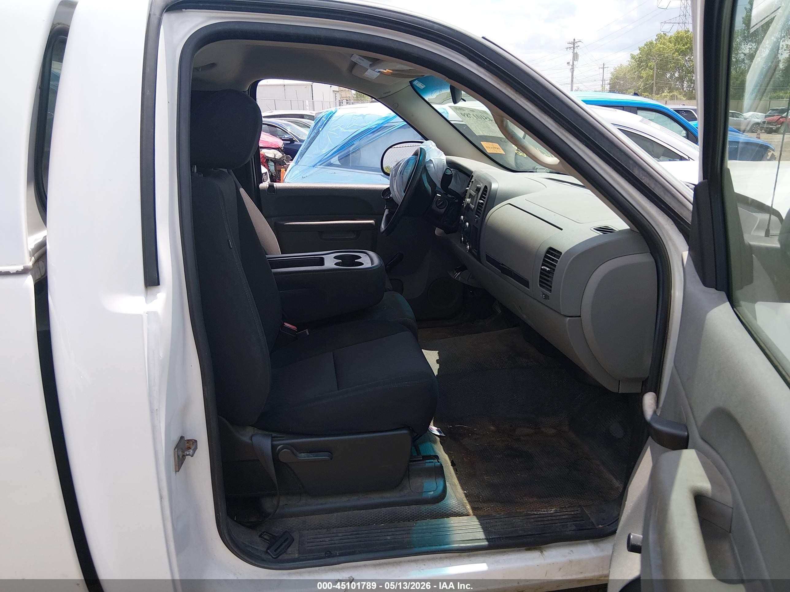 2010 Chevrolet Silverado 1500 Work Truck White vin: 1GCPCPEX5AZ204052