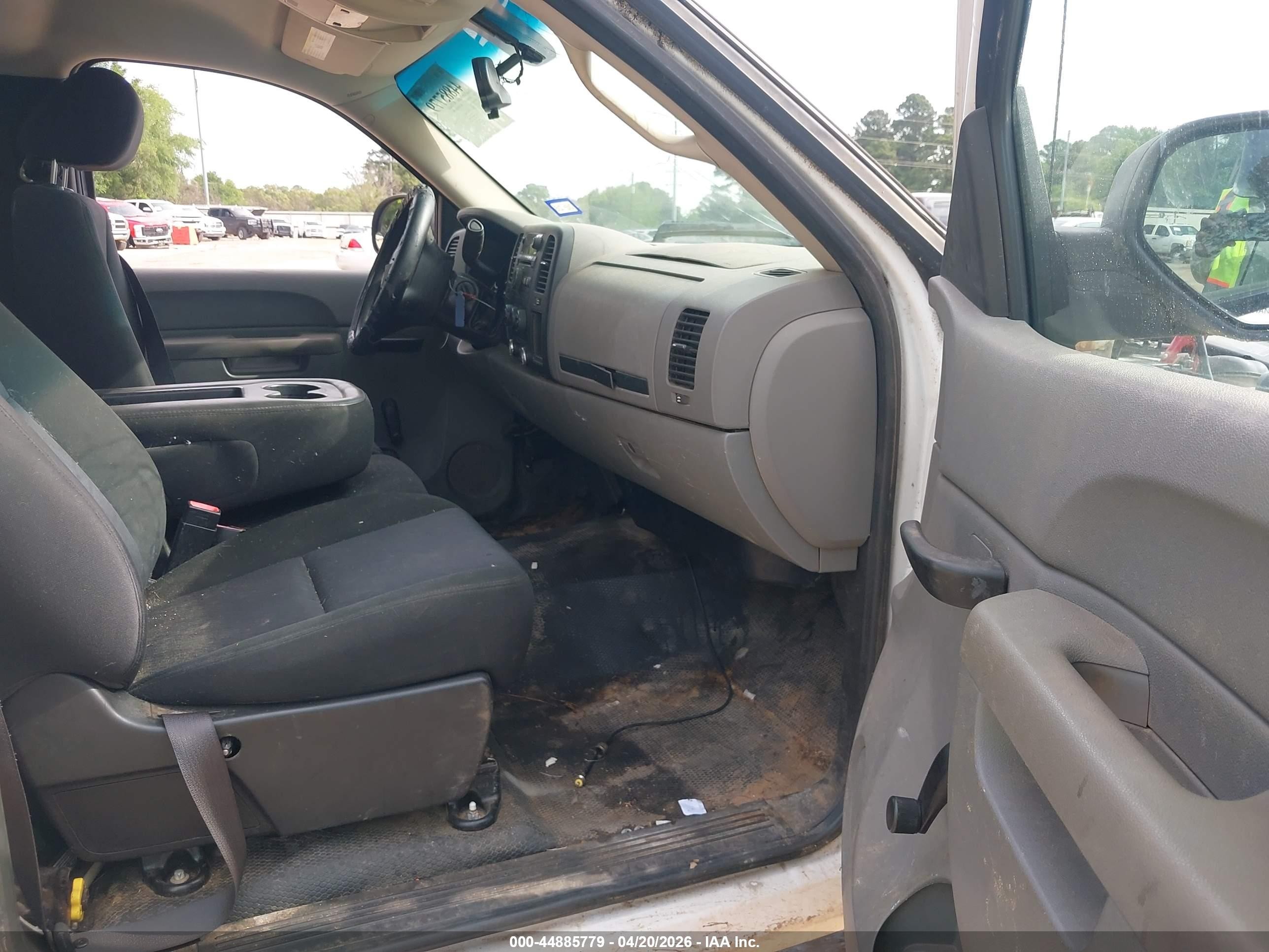 2010 Chevrolet Silverado 1500 Work Truck White vin: 1GCPCPEX5AZ281195
