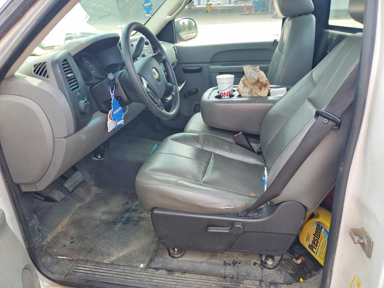 2010 Chevrolet Silverado C1500 White vin: 1GCPCPEX8AZ299092