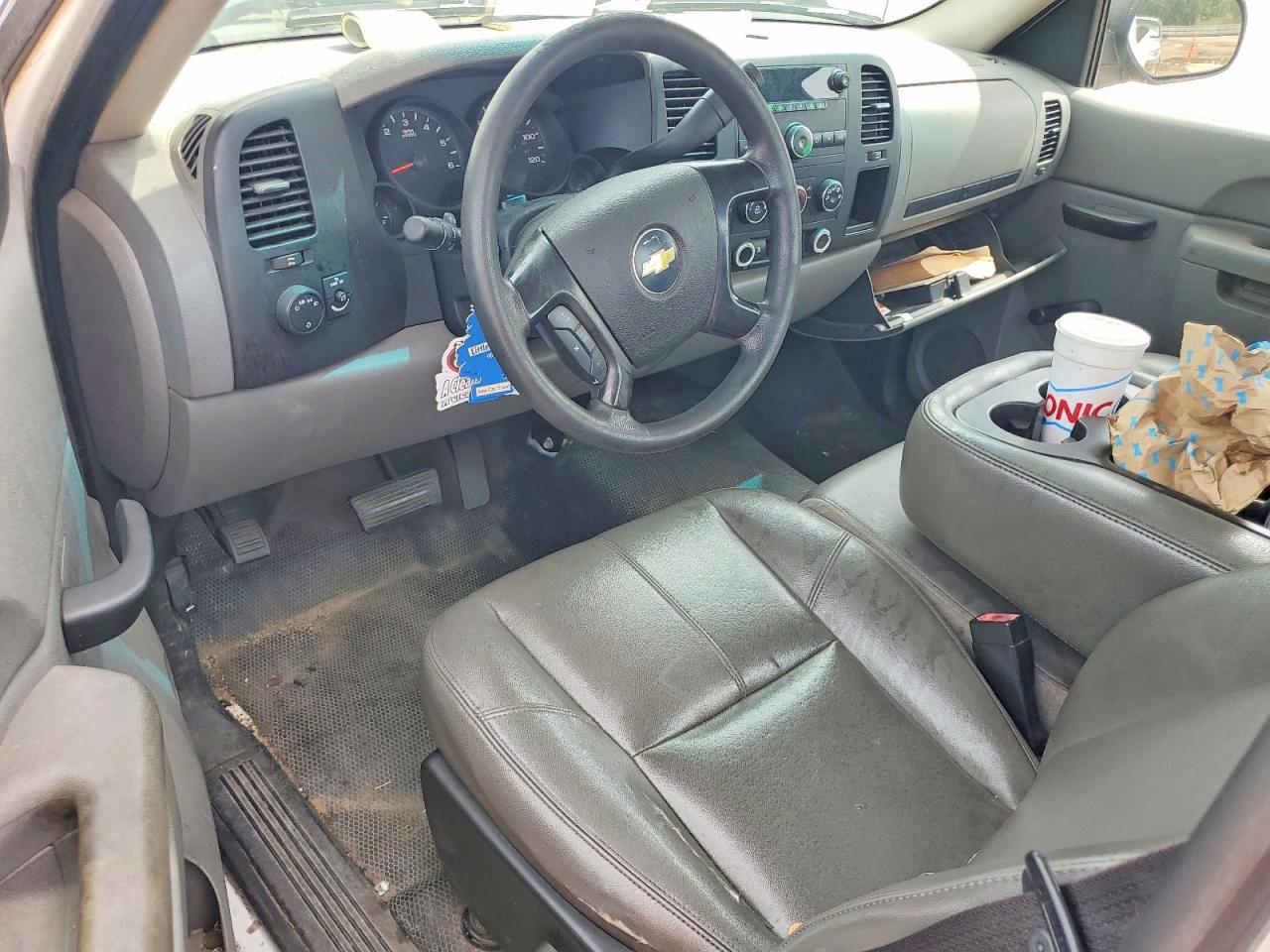 2010 Chevrolet Silverado C1500 White vin: 1GCPCPEX8AZ299092