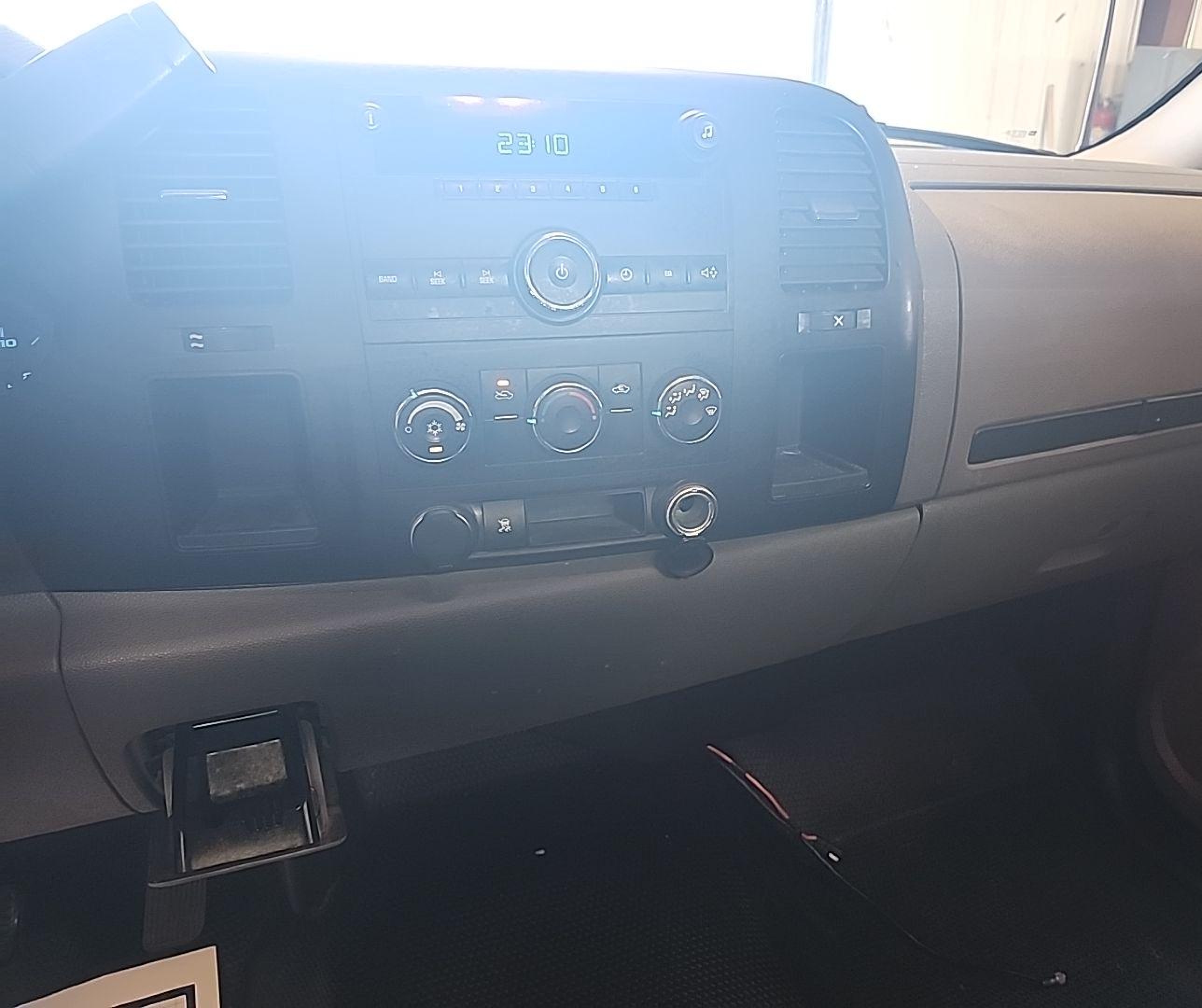 2010 Chevrolet Silverado C1500 vin: 1GCPCPEXXAZ175230