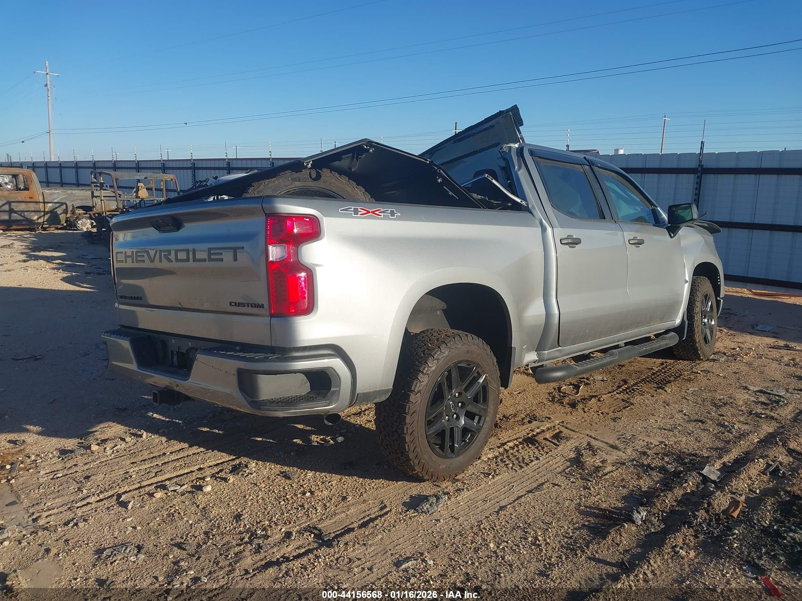 2024 Chevrolet Silverado 1500 4wd  Short Bed Custom Серебряный vin: 1GCPDBEK5RZ181968