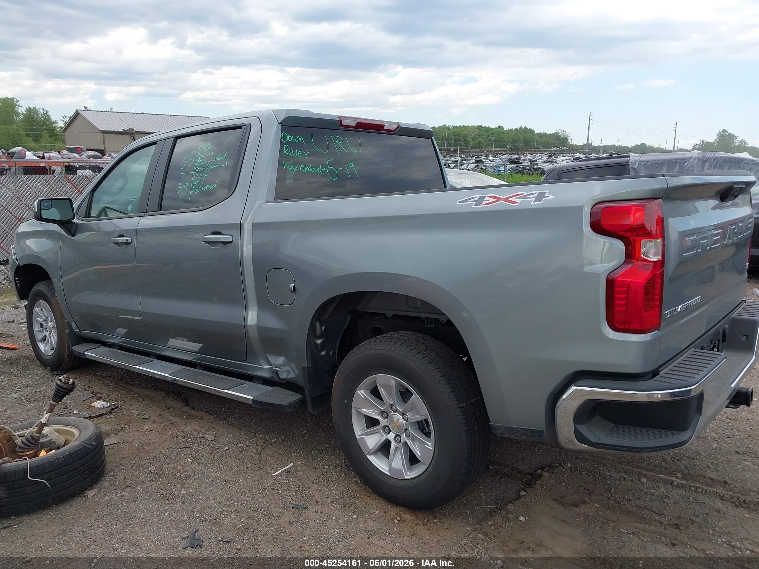 2026 Chevrolet Silverado 1500 4wd  Standard Bed Lt Gray vin: 1GCPKDEK3TZ244946