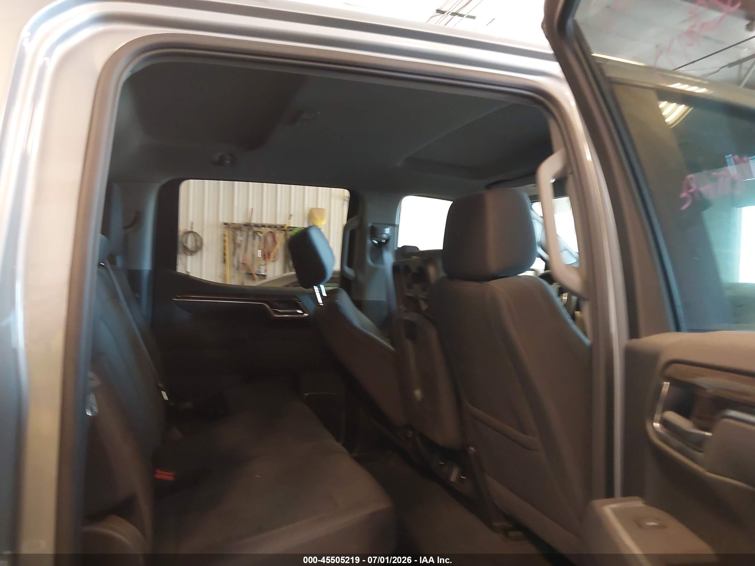 2025 Chevrolet Silverado 1500 4wd  Short Bed Lt With 2fl Серый vin: 1GCPKKEKXSZ290177