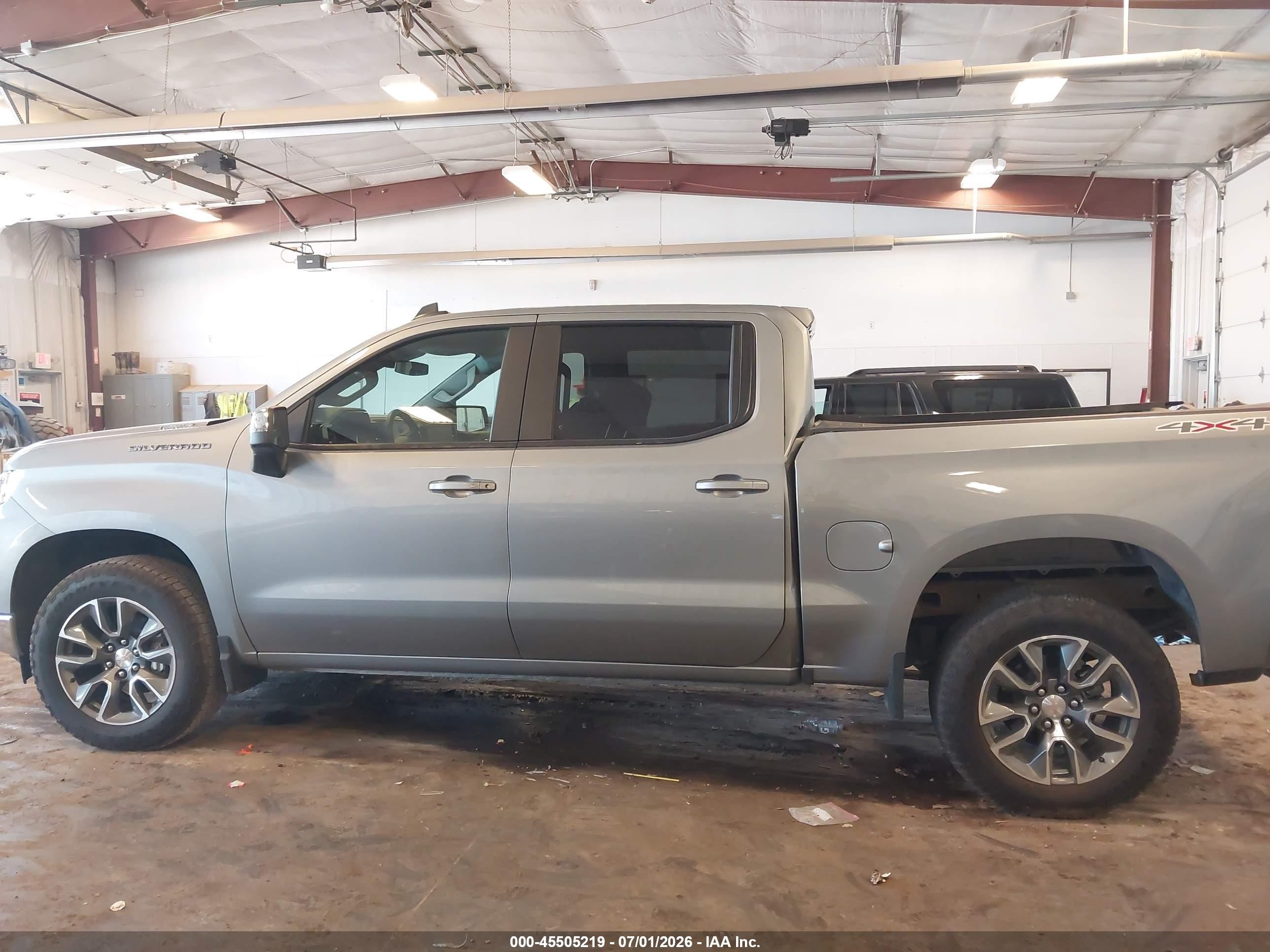 2025 Chevrolet Silverado 1500 4wd  Short Bed Lt With 2fl Серый vin: 1GCPKKEKXSZ290177