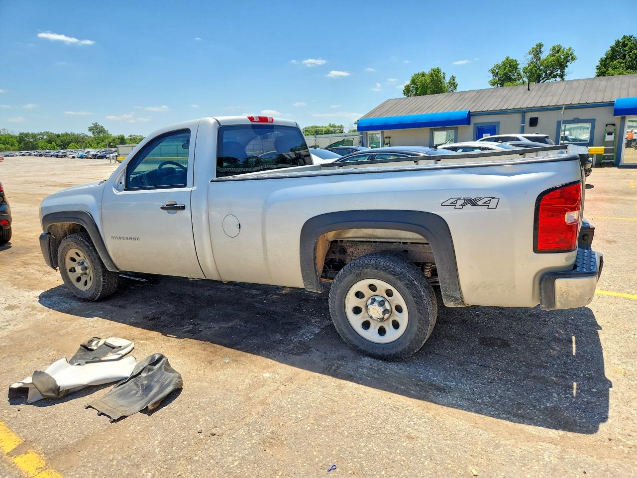 2010 Chevrolet Silverado K1500 Серебряный vin: 1GCPKPEA6AZ216614