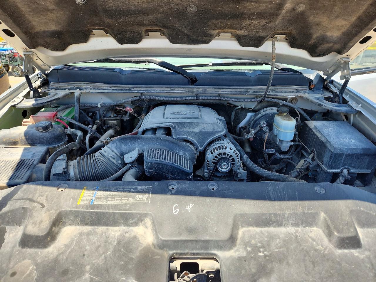 2010 Chevrolet Silverado K1500 Серебряный vin: 1GCPKPEA6AZ216614
