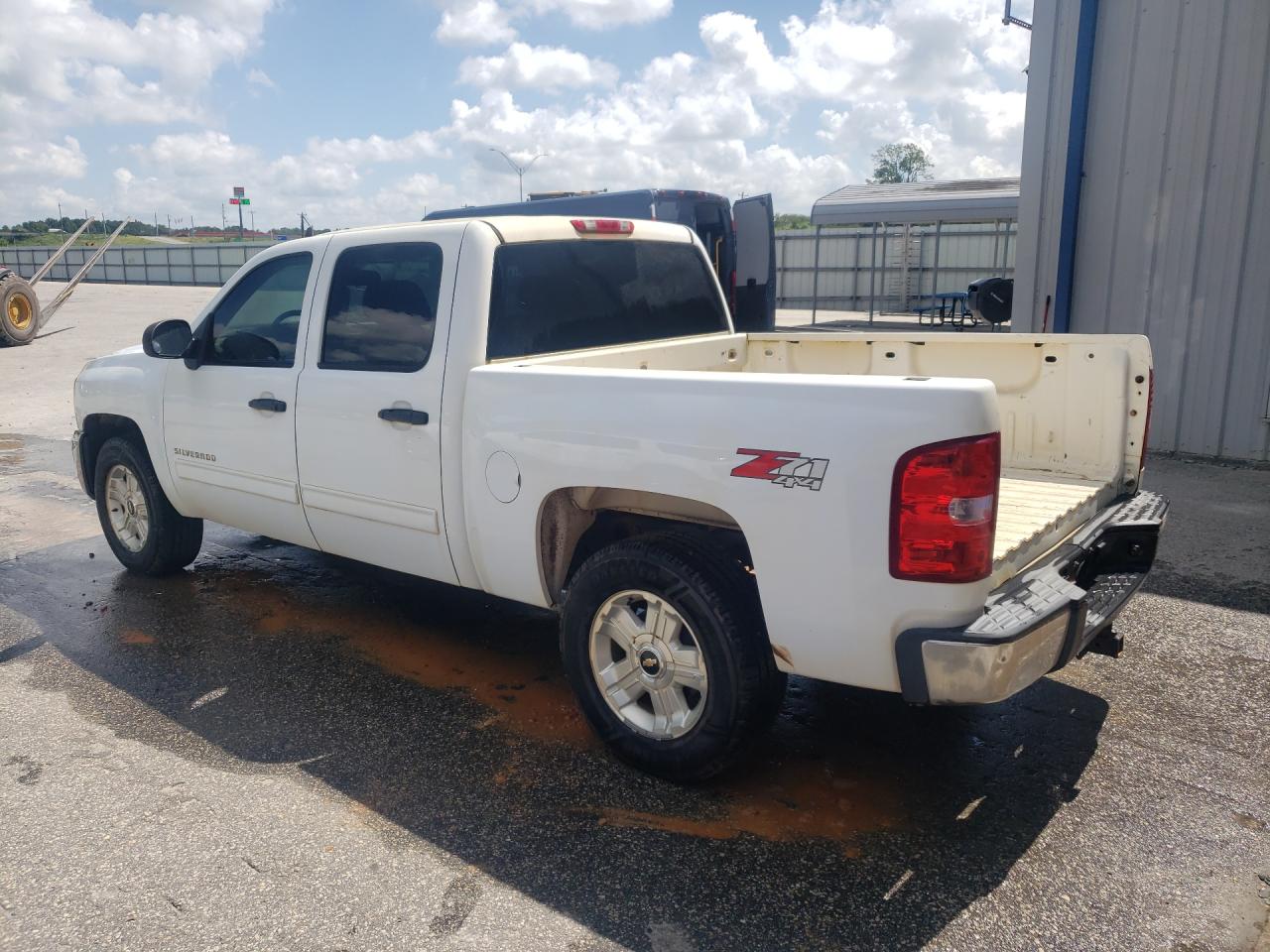 2012 Chevrolet Silverado K1500 Lt White vin: 1GCPKSE74CF186637 Damage: Left Bed Side, Dent(S) W/ Paint Dmg, 1 To 2 Inches