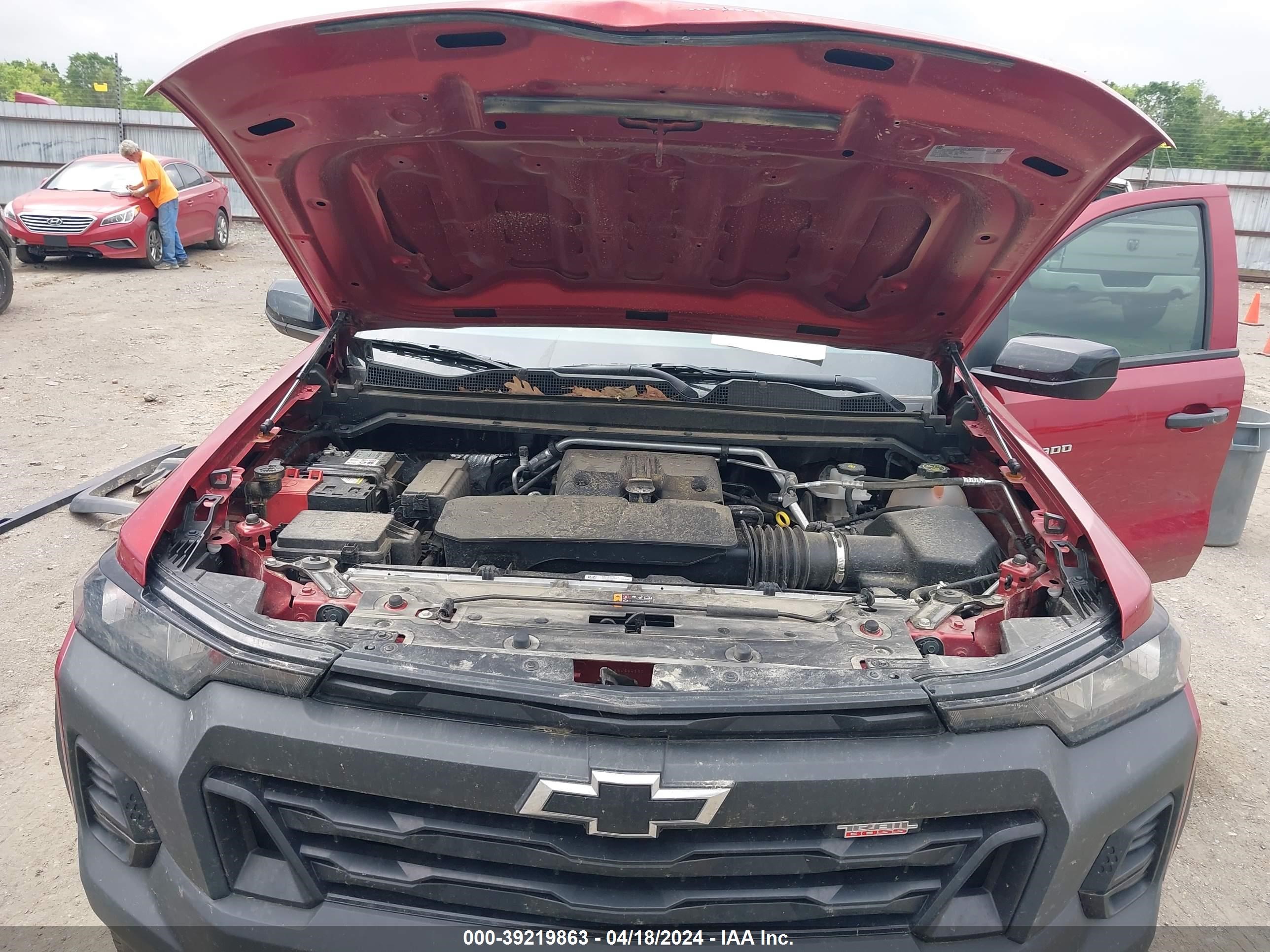 2023 Chevrolet Colorado 4wd  Short Box Trail Boss Red vin: 1GCPTEEK1P1201410