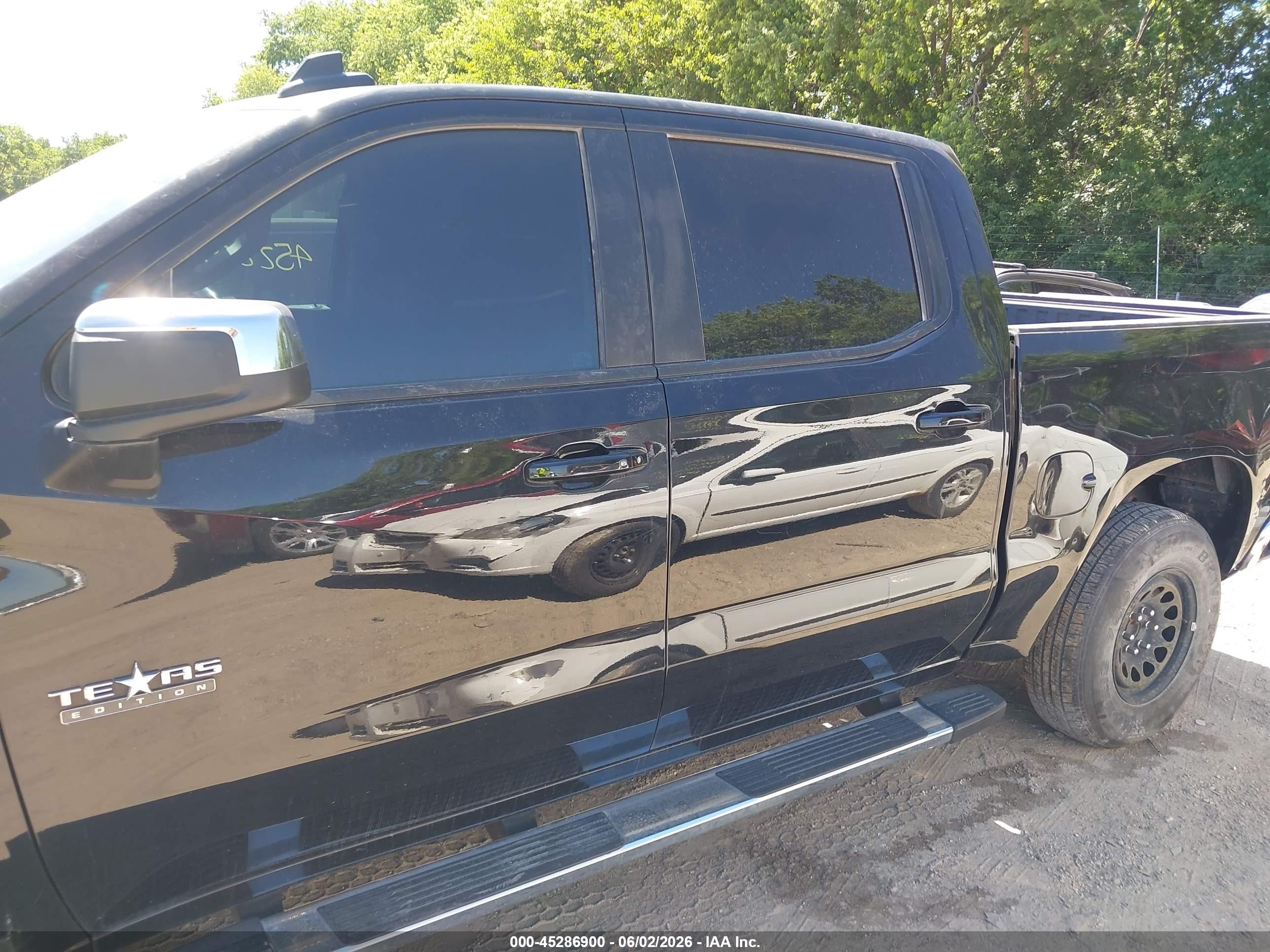 2021 Chevrolet Silverado 1500 2wd  Short Bed Lt Черный vin: 1GCPWCED0MZ396992